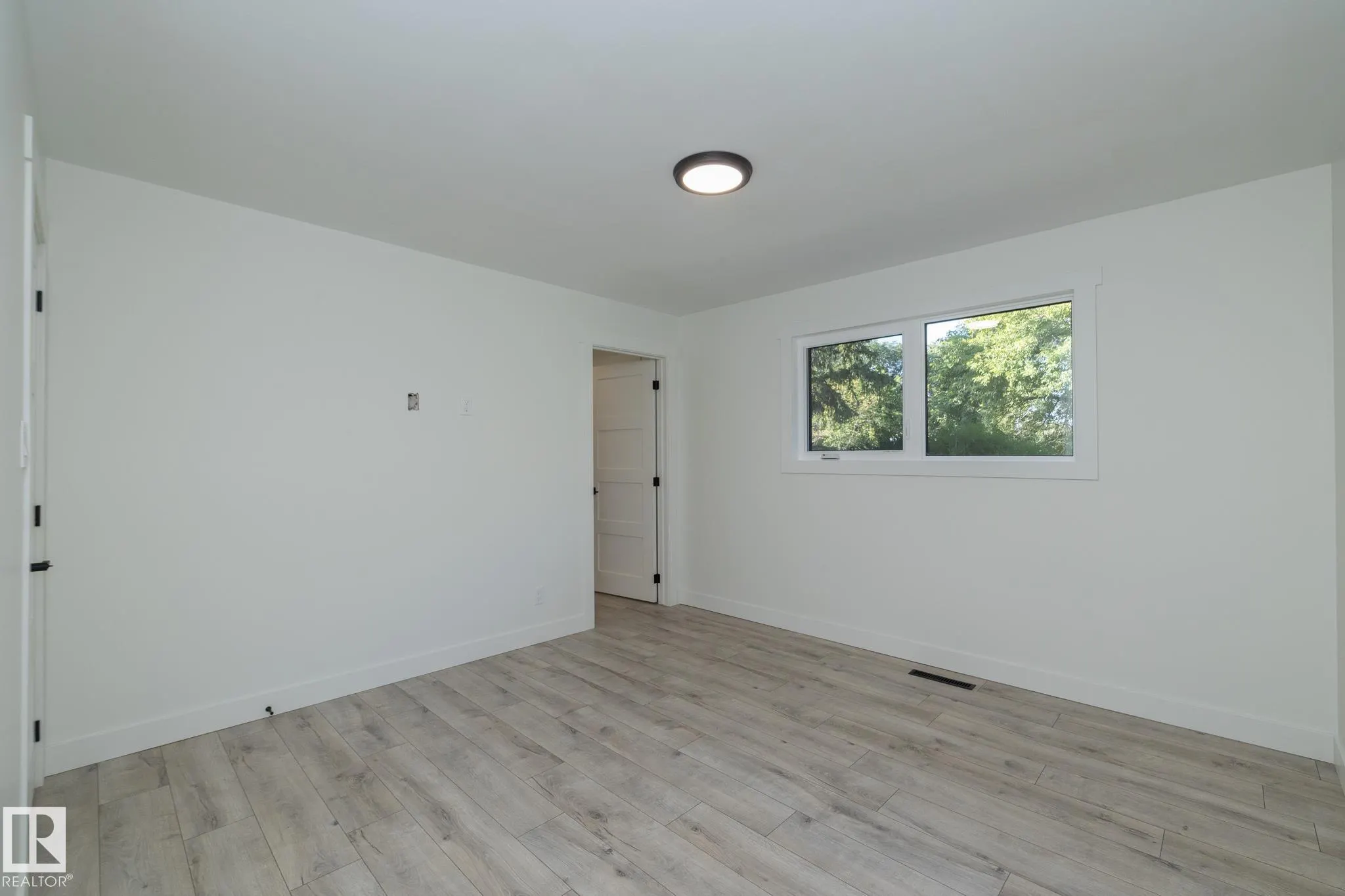 21 SHERIDAN Drive