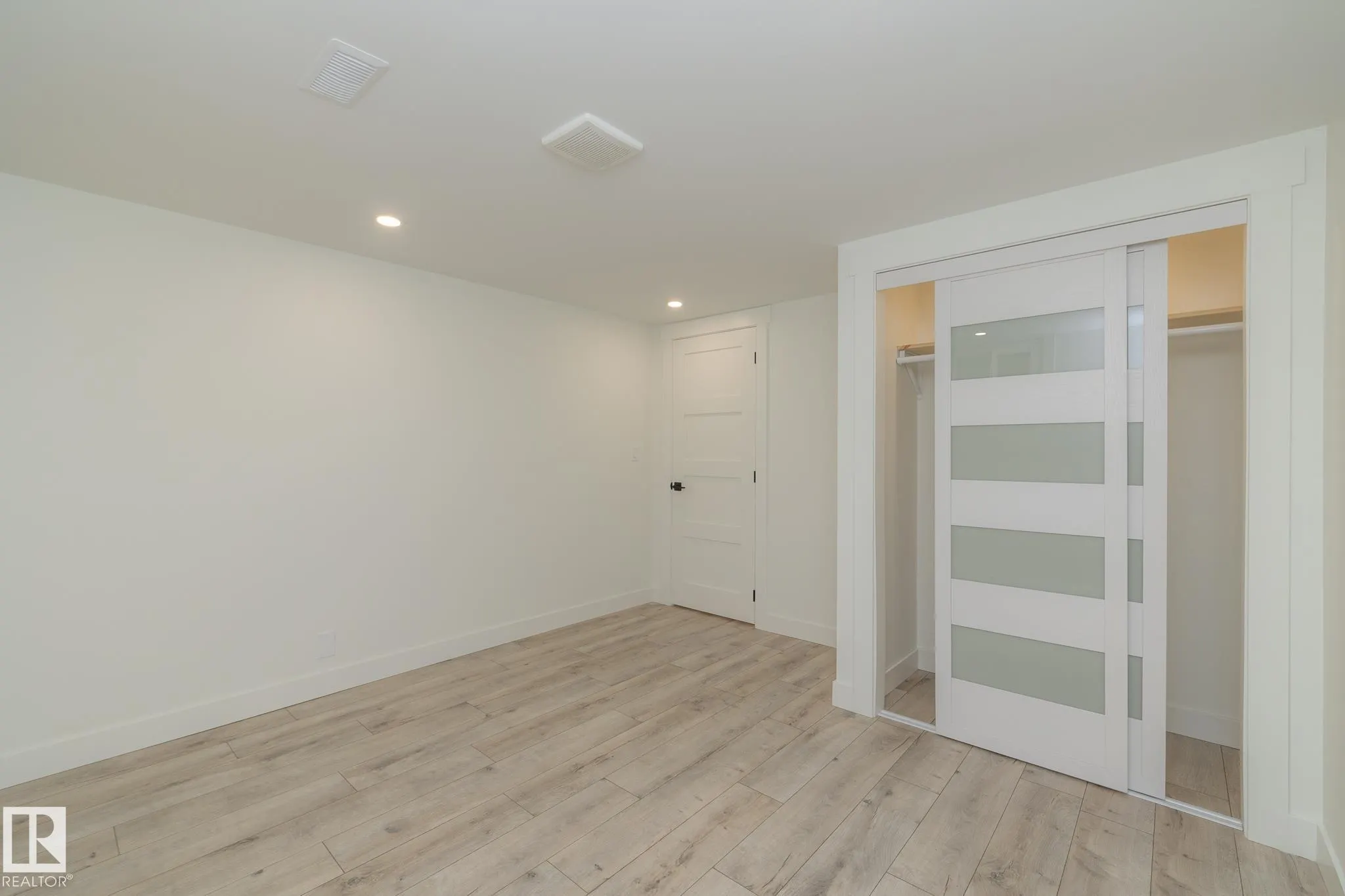 21 SHERIDAN Drive