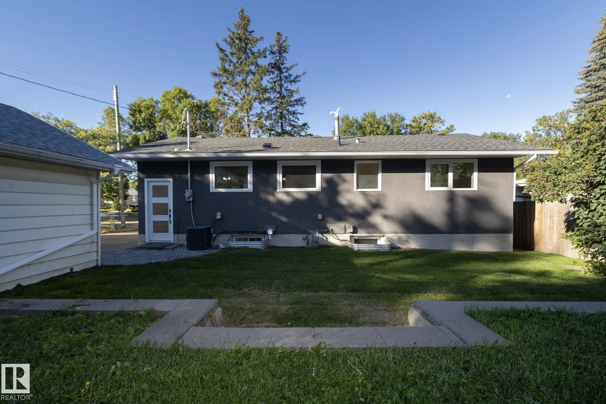 21 SHERIDAN Drive