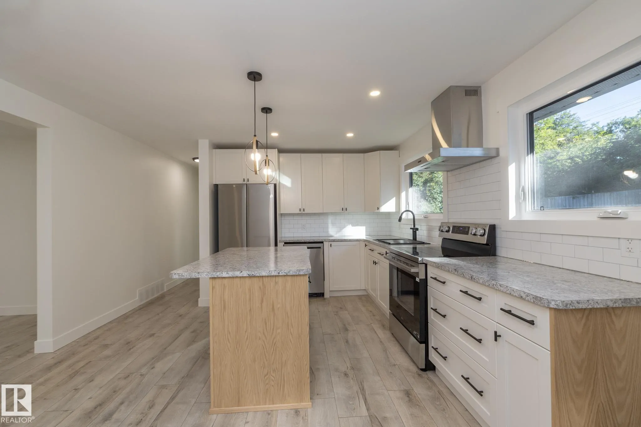 21 SHERIDAN Drive