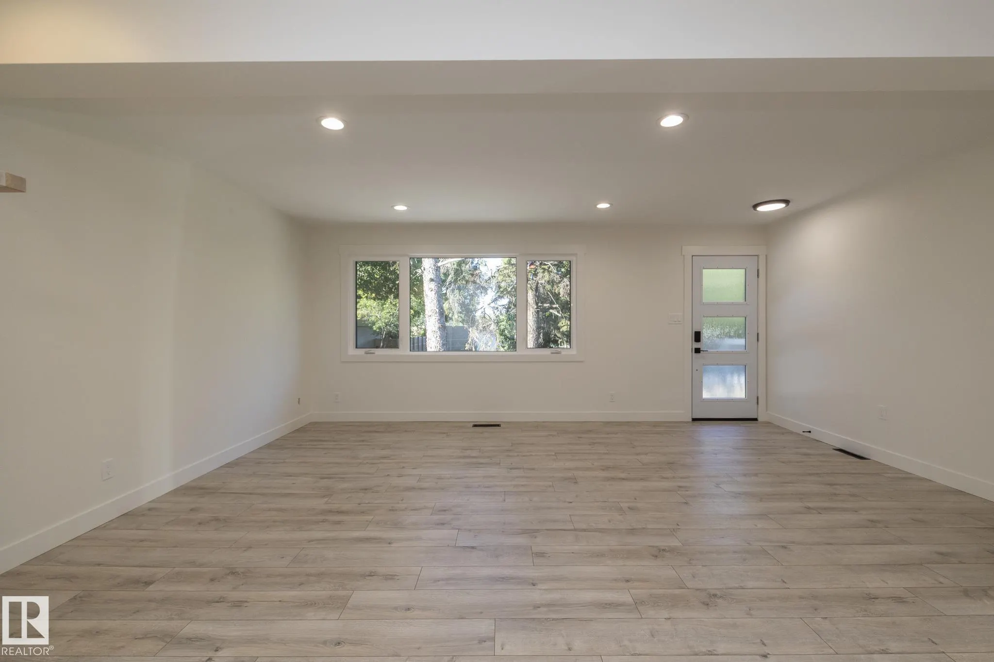 21 SHERIDAN Drive