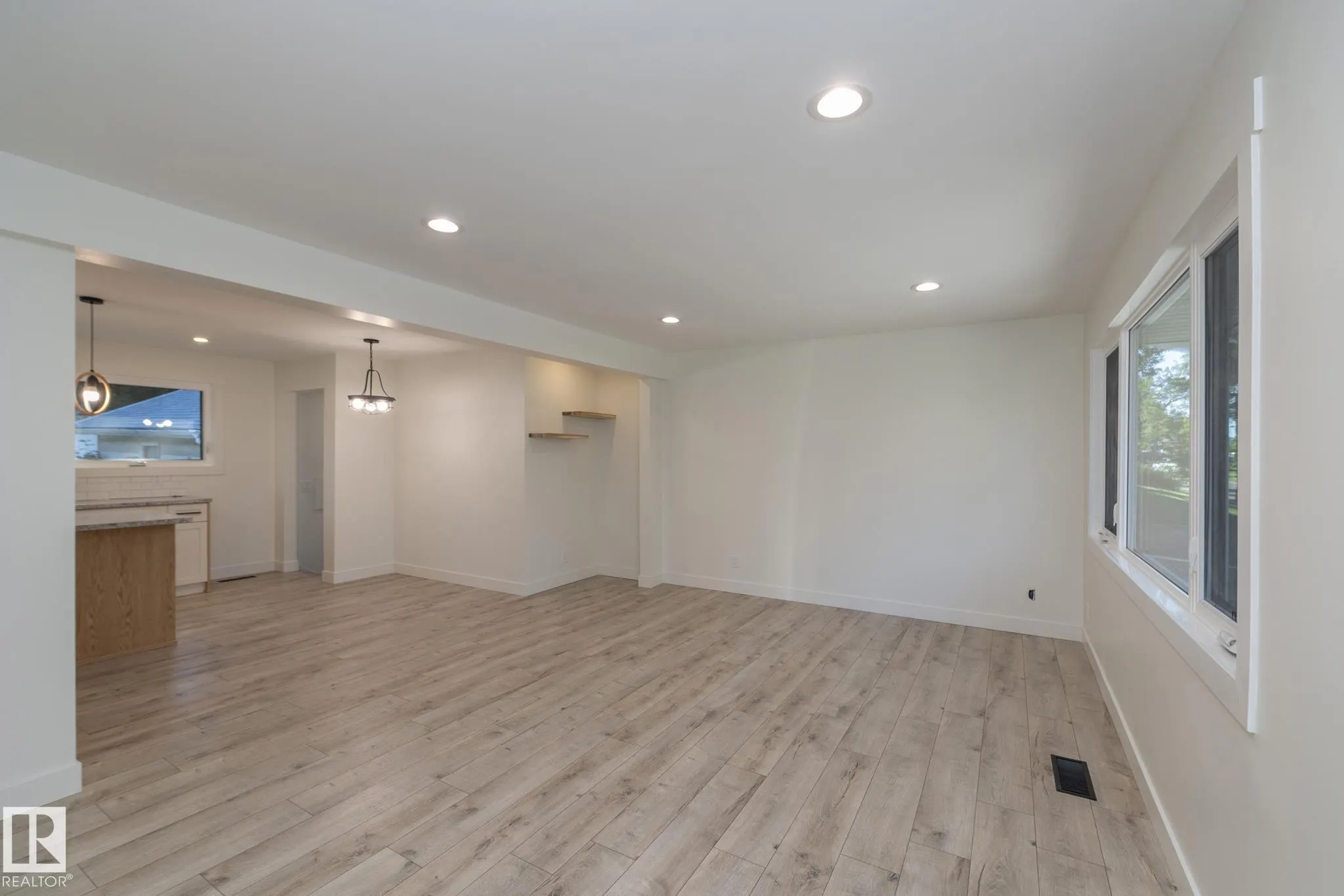 21 SHERIDAN Drive