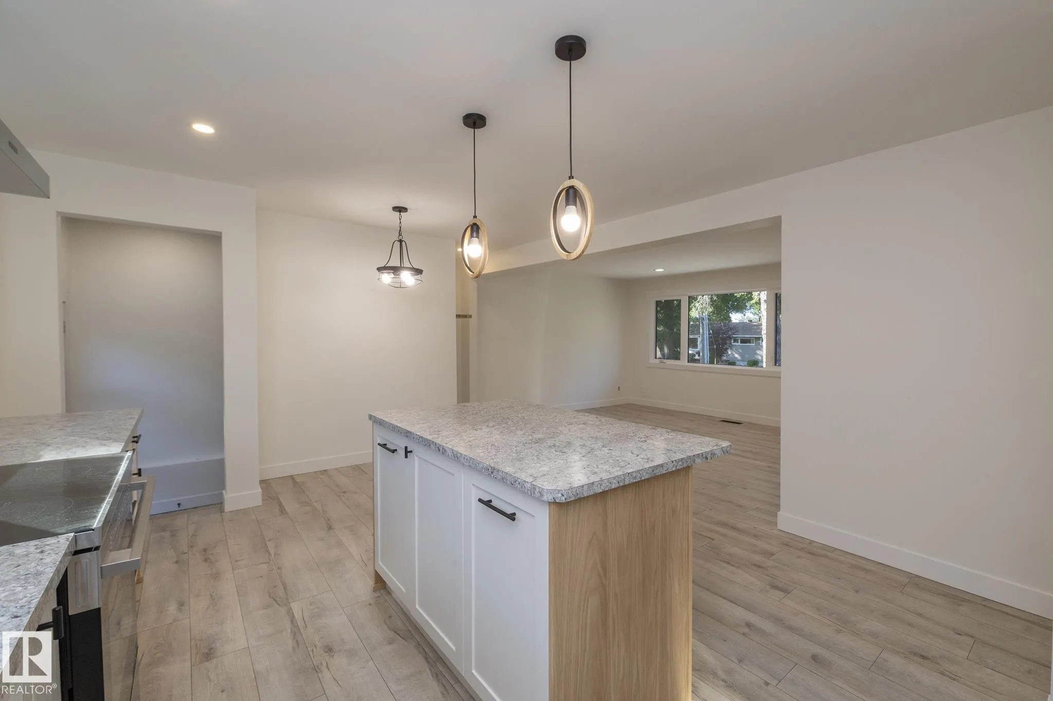 21 SHERIDAN Drive