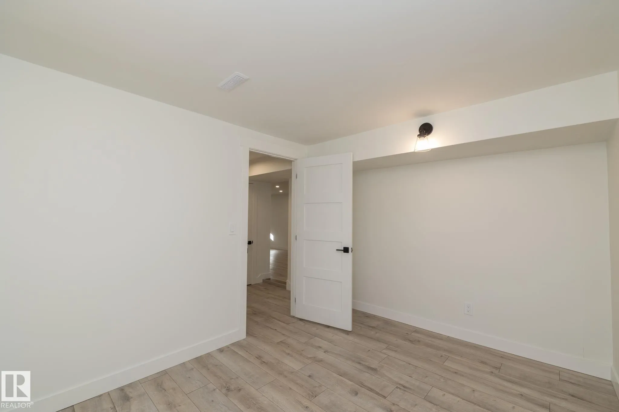 21 SHERIDAN Drive