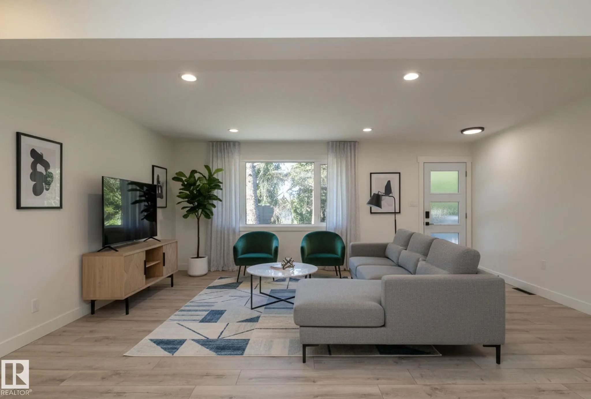 21 SHERIDAN Drive