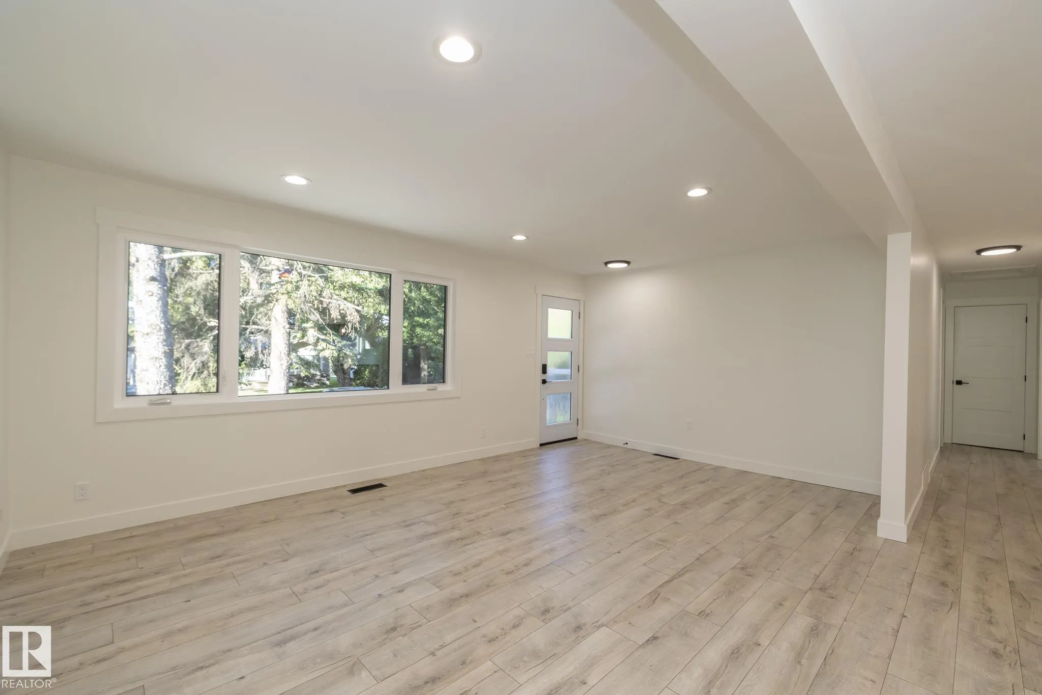 21 SHERIDAN Drive