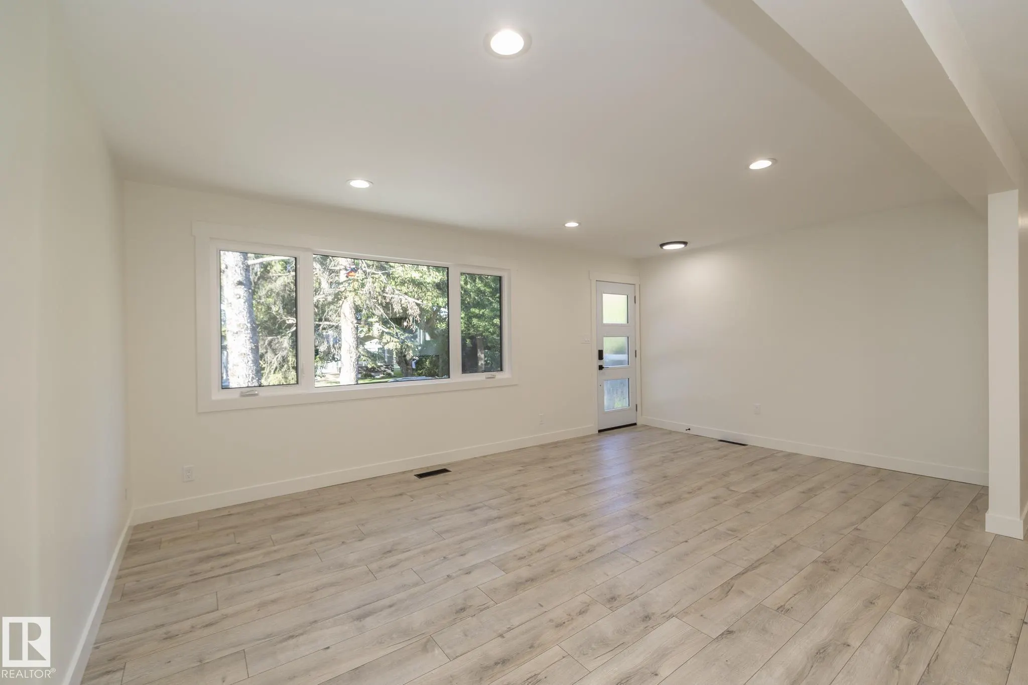 21 SHERIDAN Drive