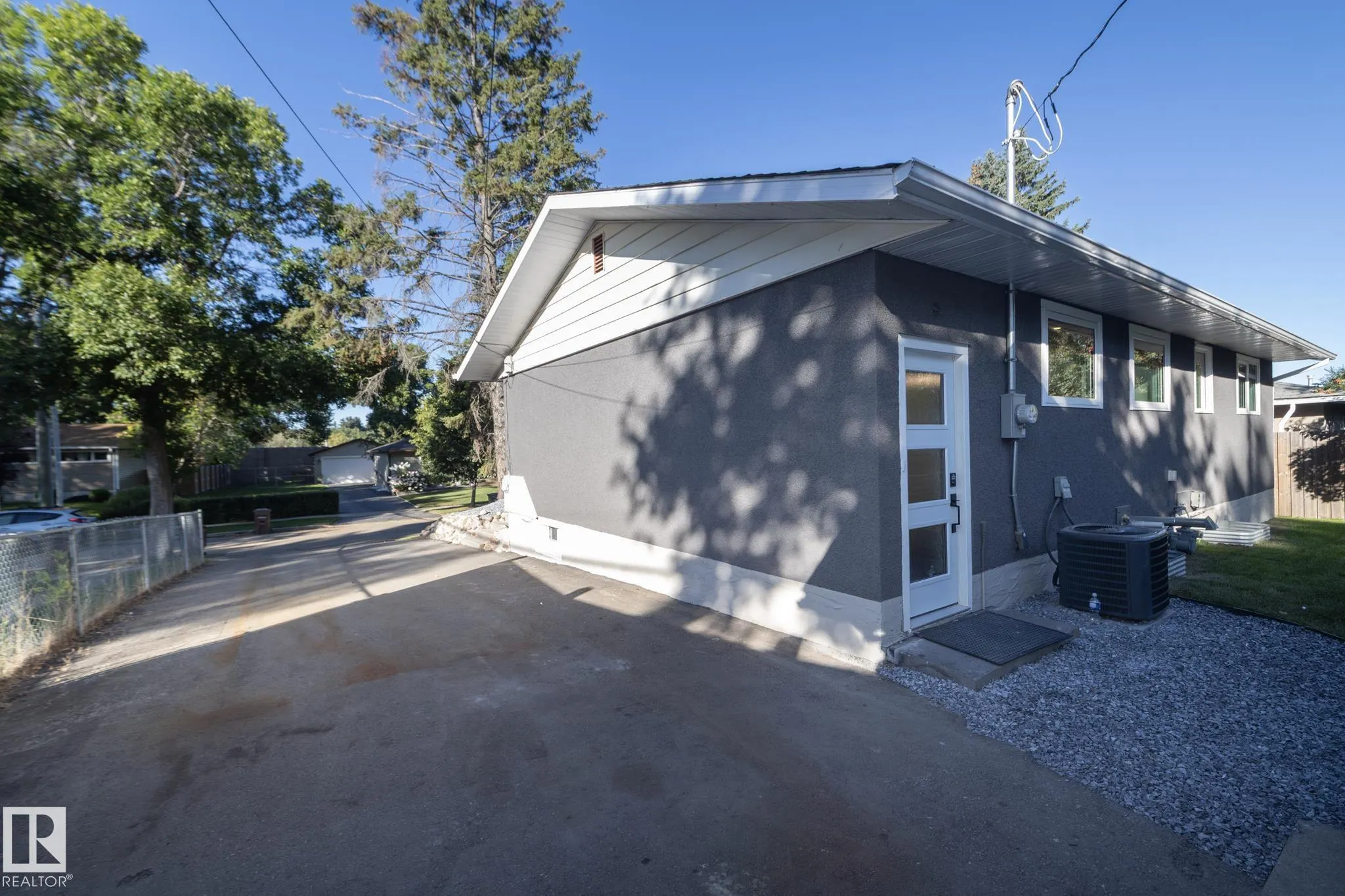 21 SHERIDAN Drive
