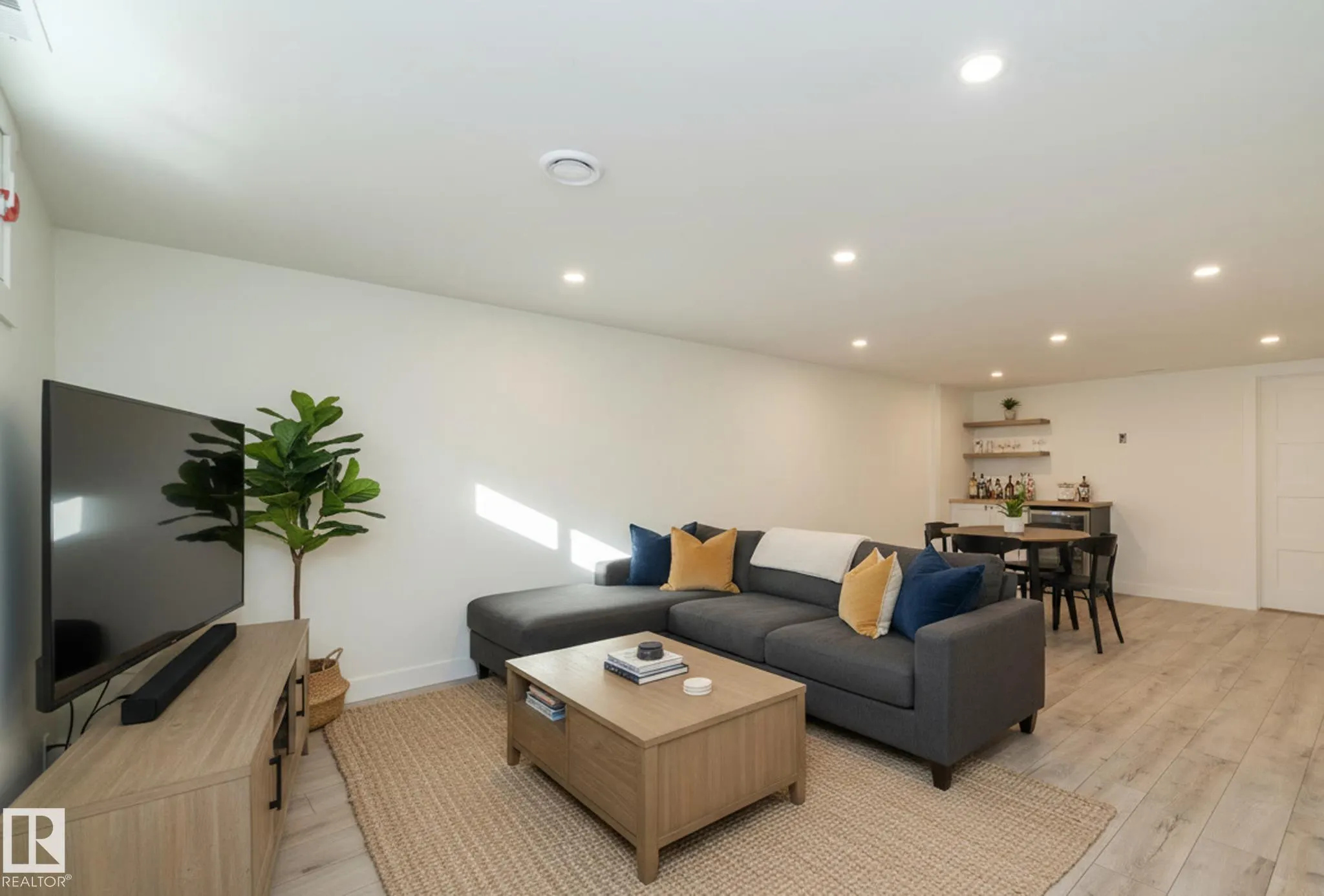 21 SHERIDAN Drive