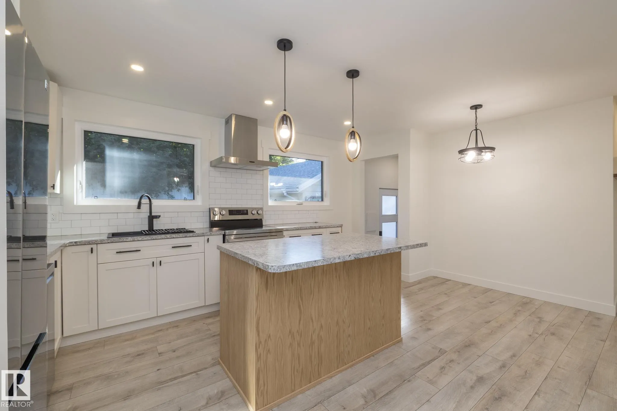 21 SHERIDAN Drive