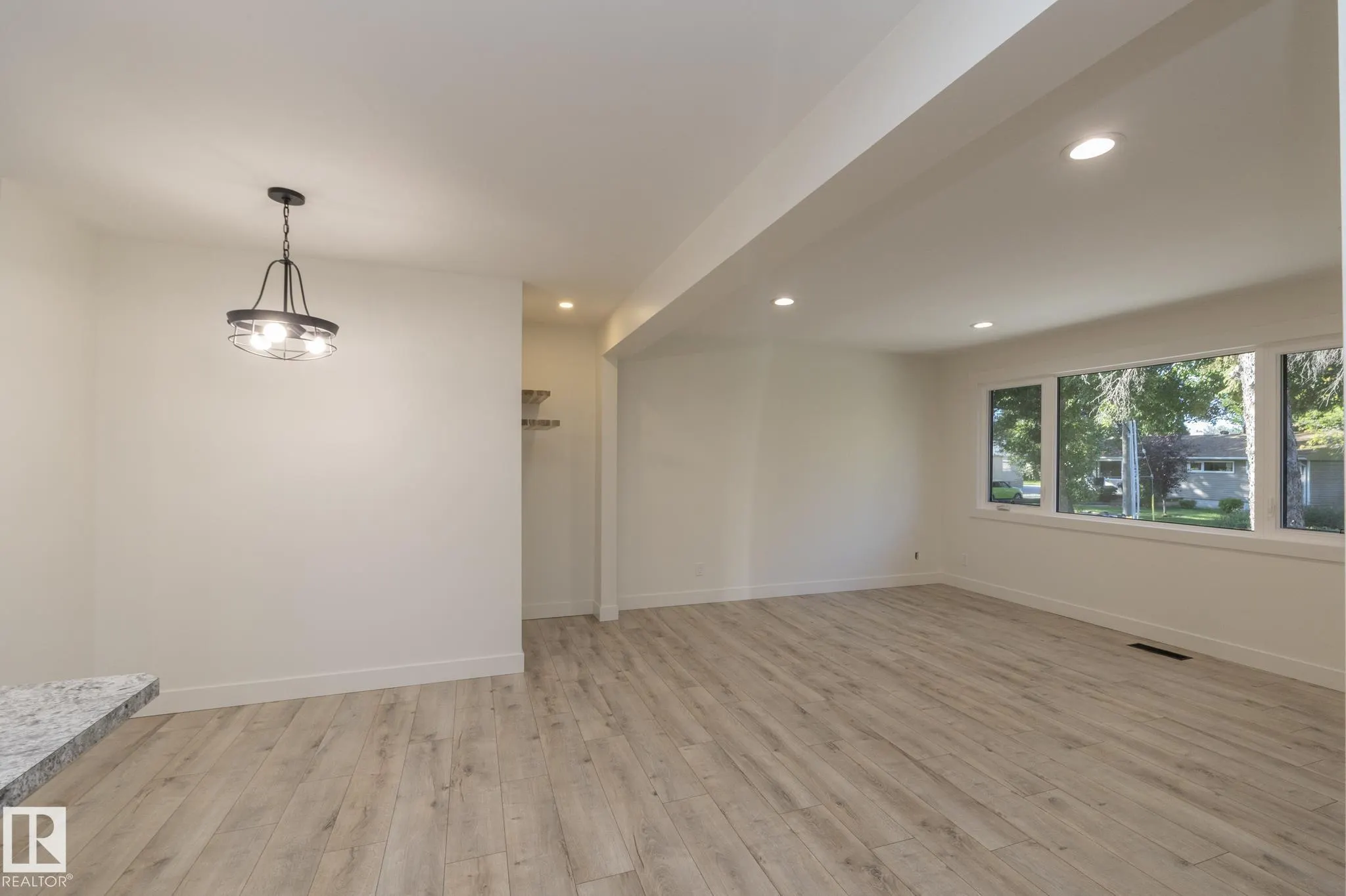 21 SHERIDAN Drive