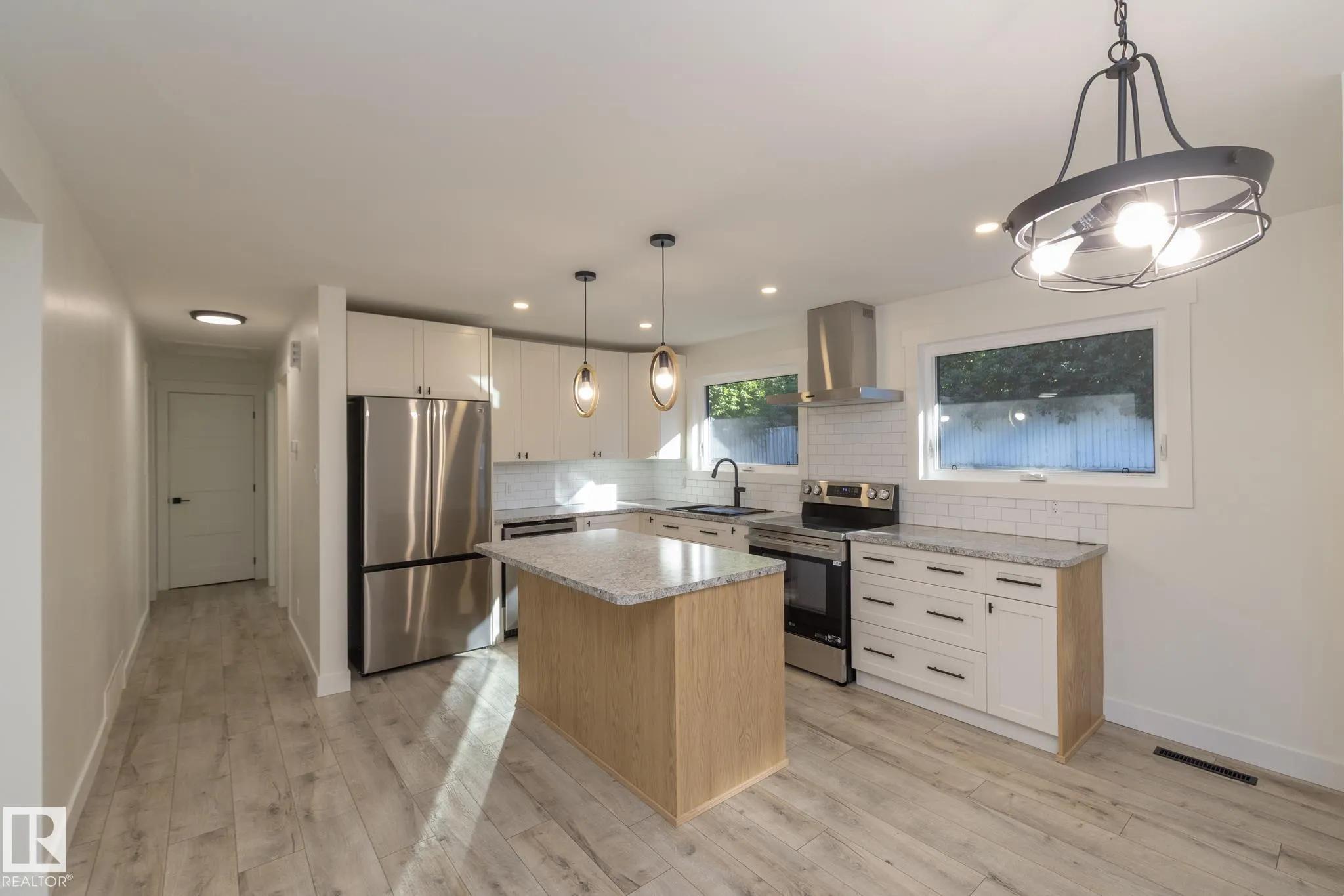 21 SHERIDAN Drive