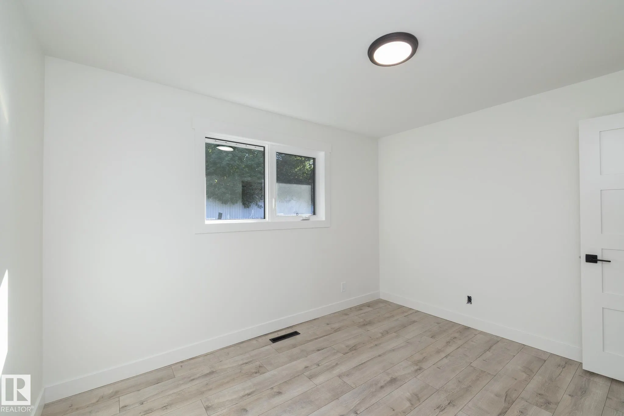 21 SHERIDAN Drive