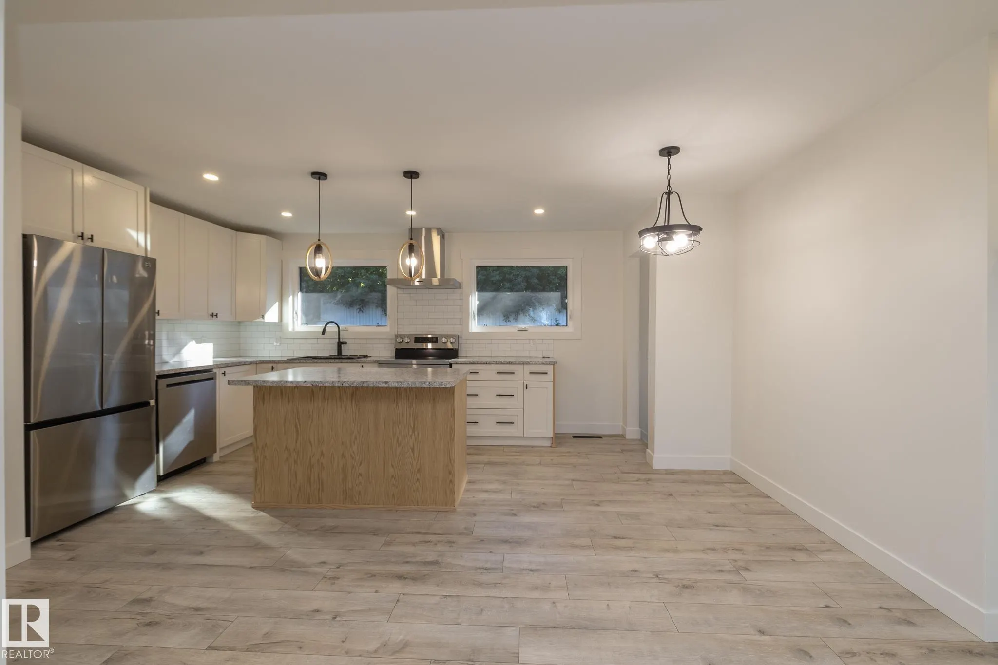 21 SHERIDAN Drive