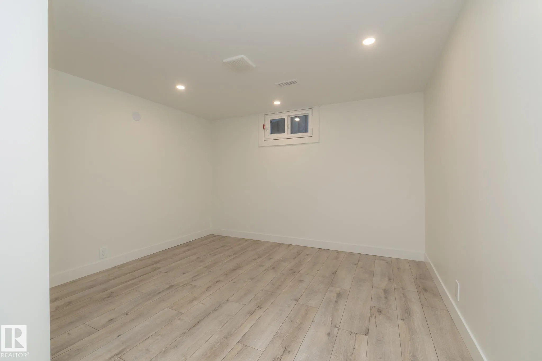 21 SHERIDAN Drive