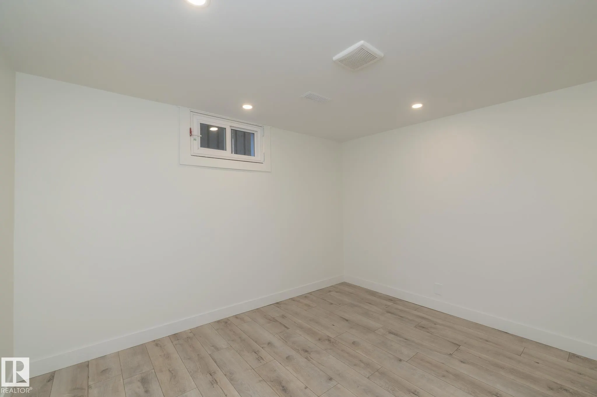 21 SHERIDAN Drive