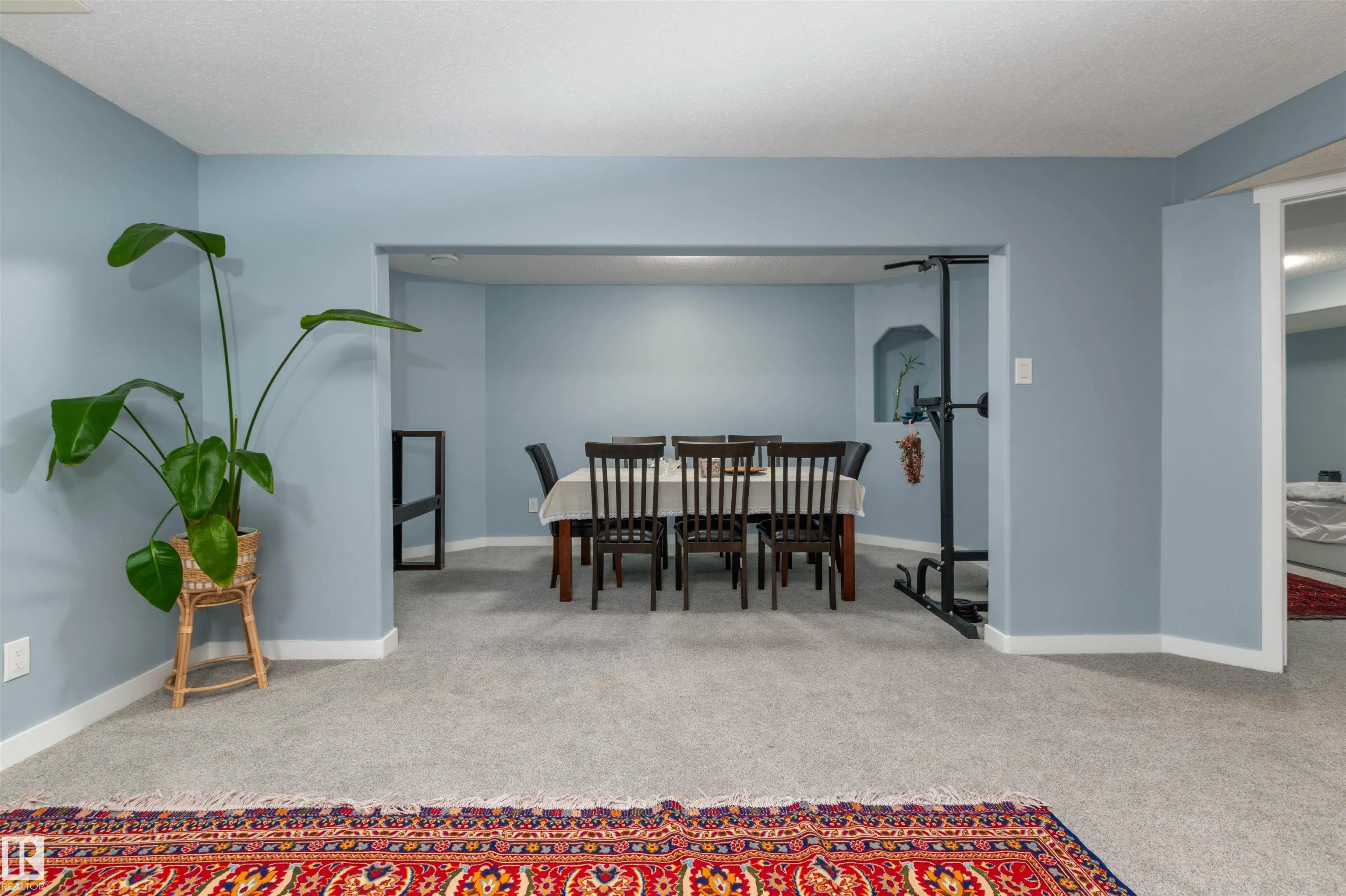 208 Rainbow Crescent