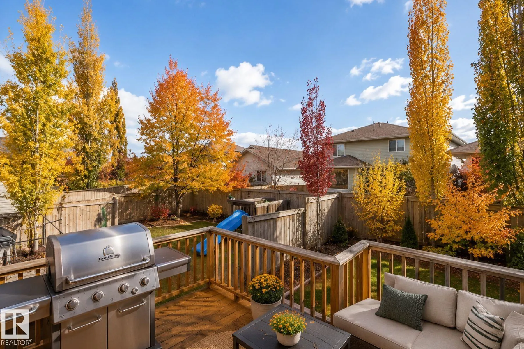 208 Rainbow Crescent