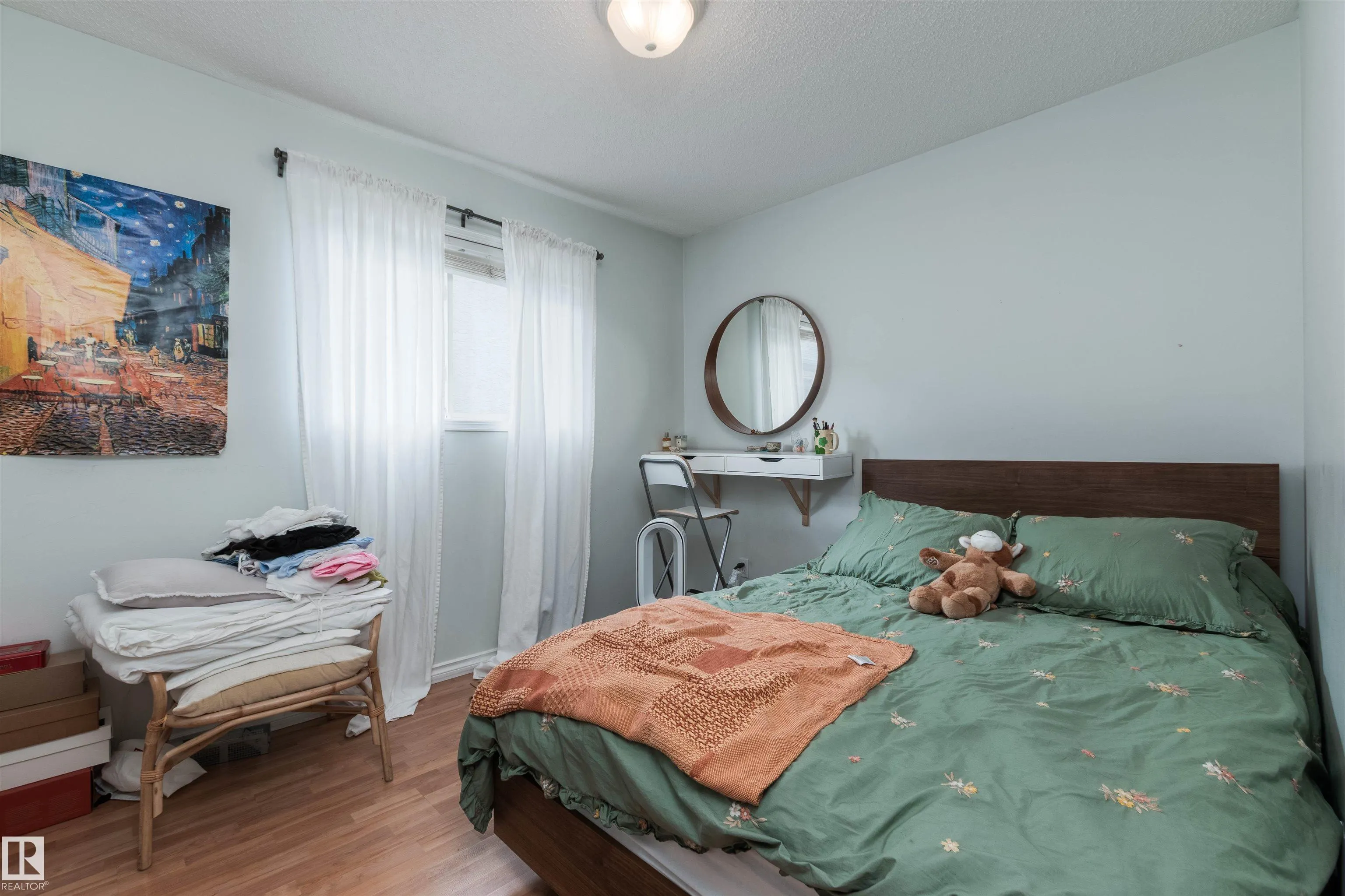 208 Rainbow Crescent