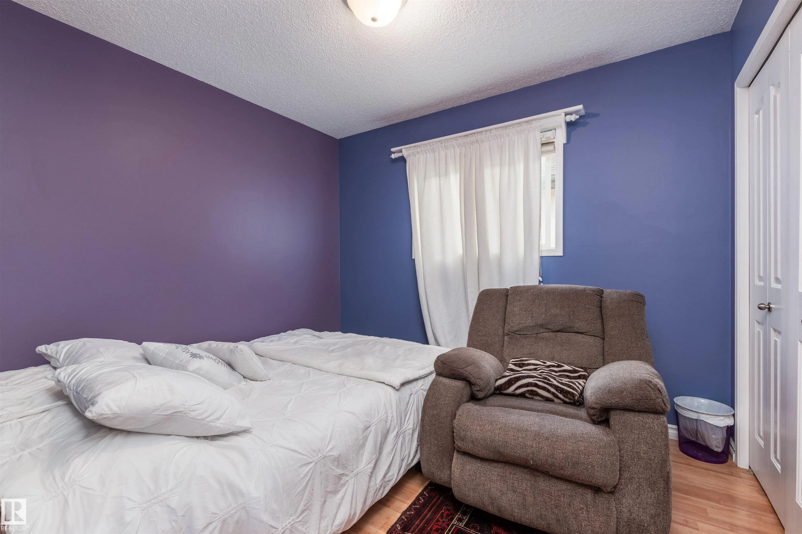 208 Rainbow Crescent