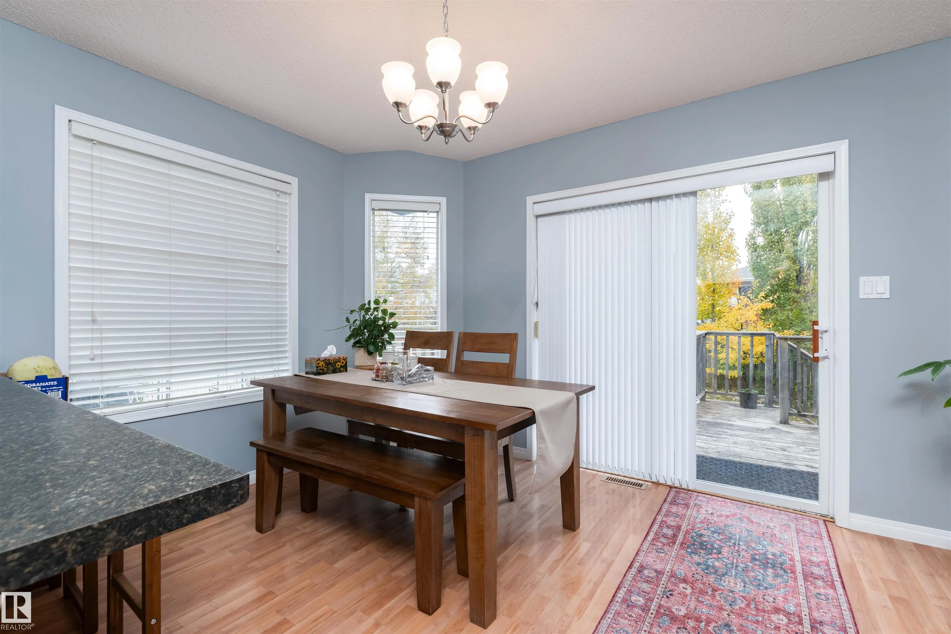 208 Rainbow Crescent