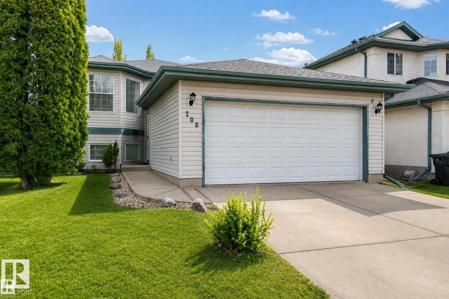 208 Rainbow Crescent