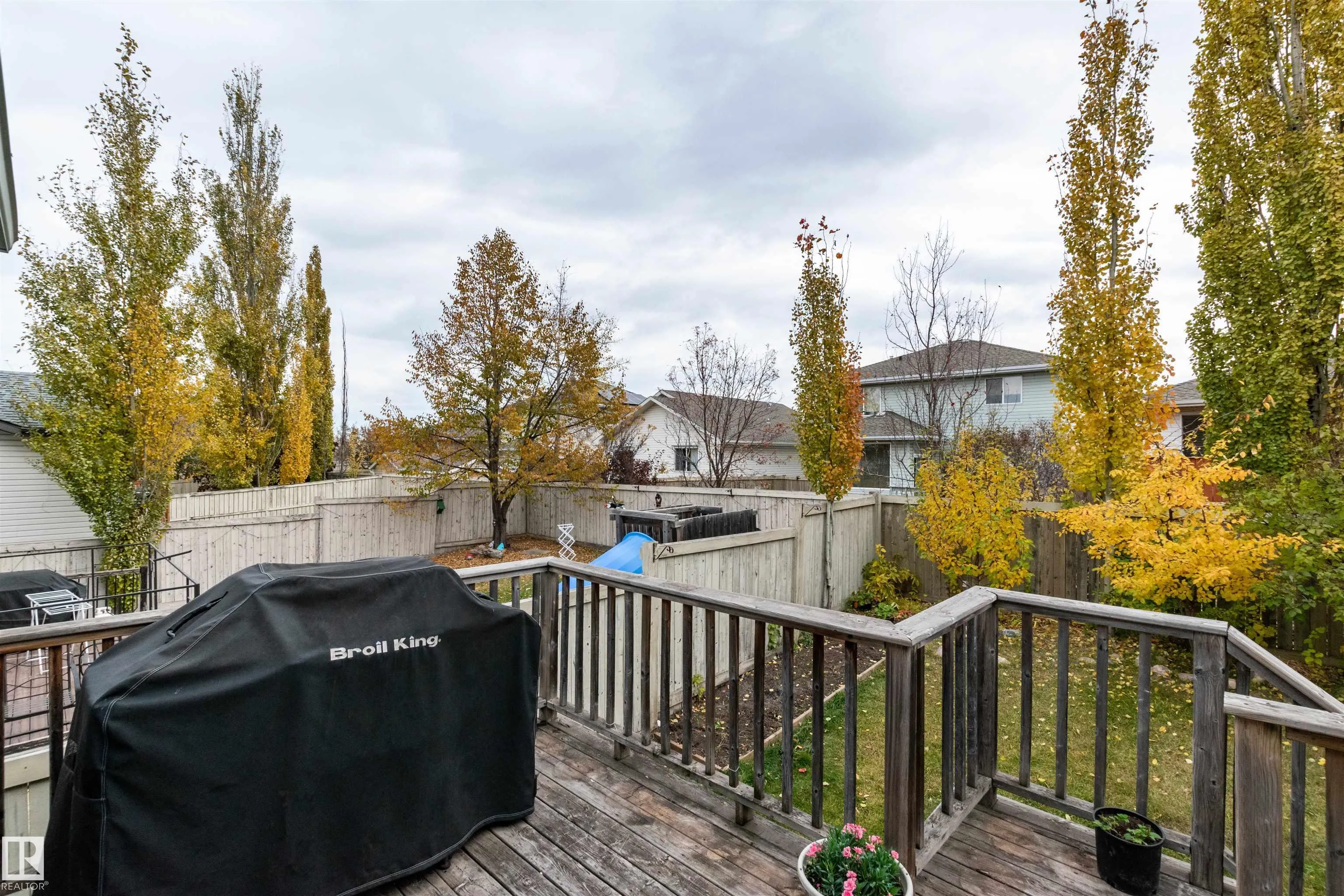208 Rainbow Crescent