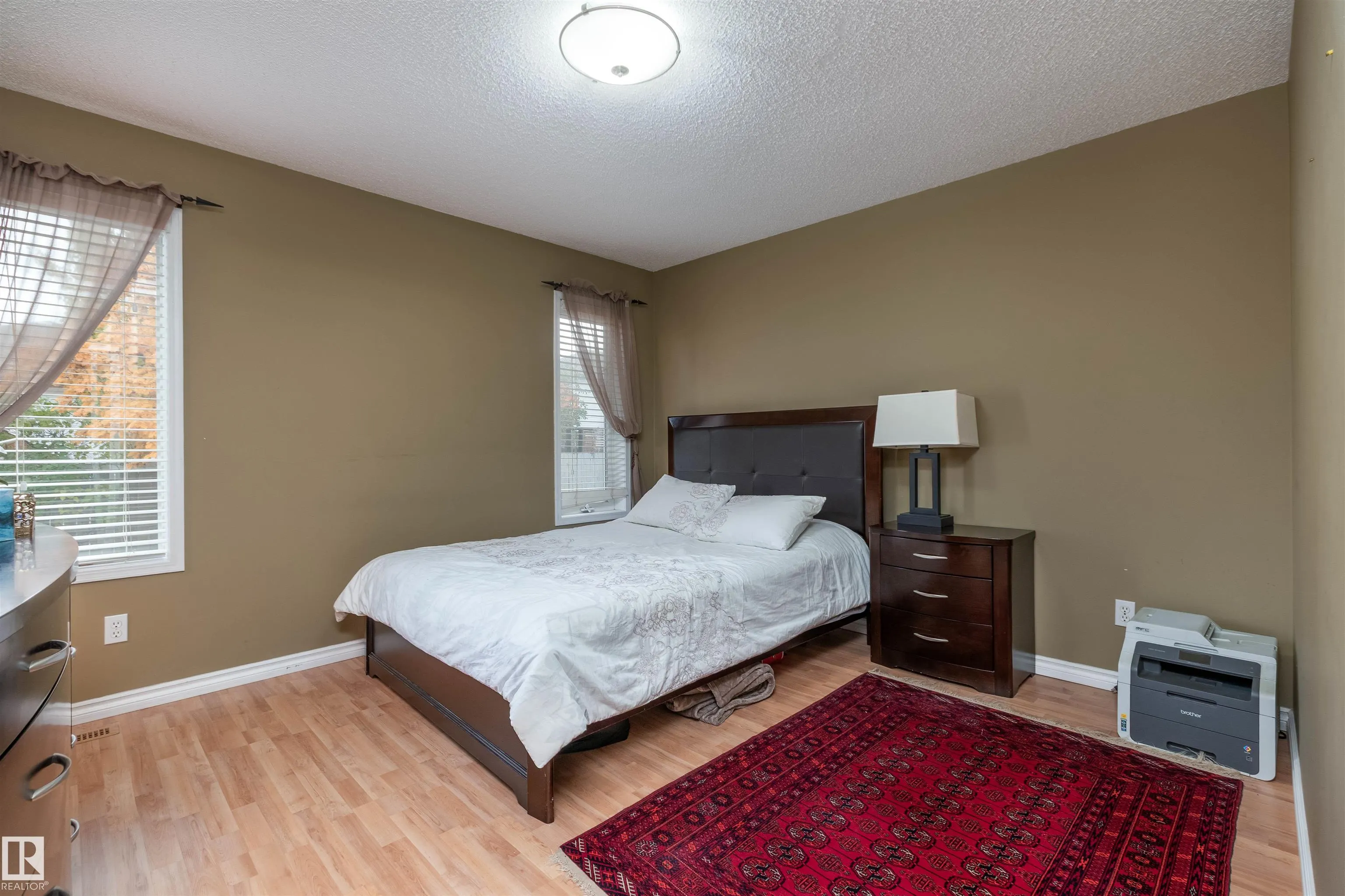 208 Rainbow Crescent