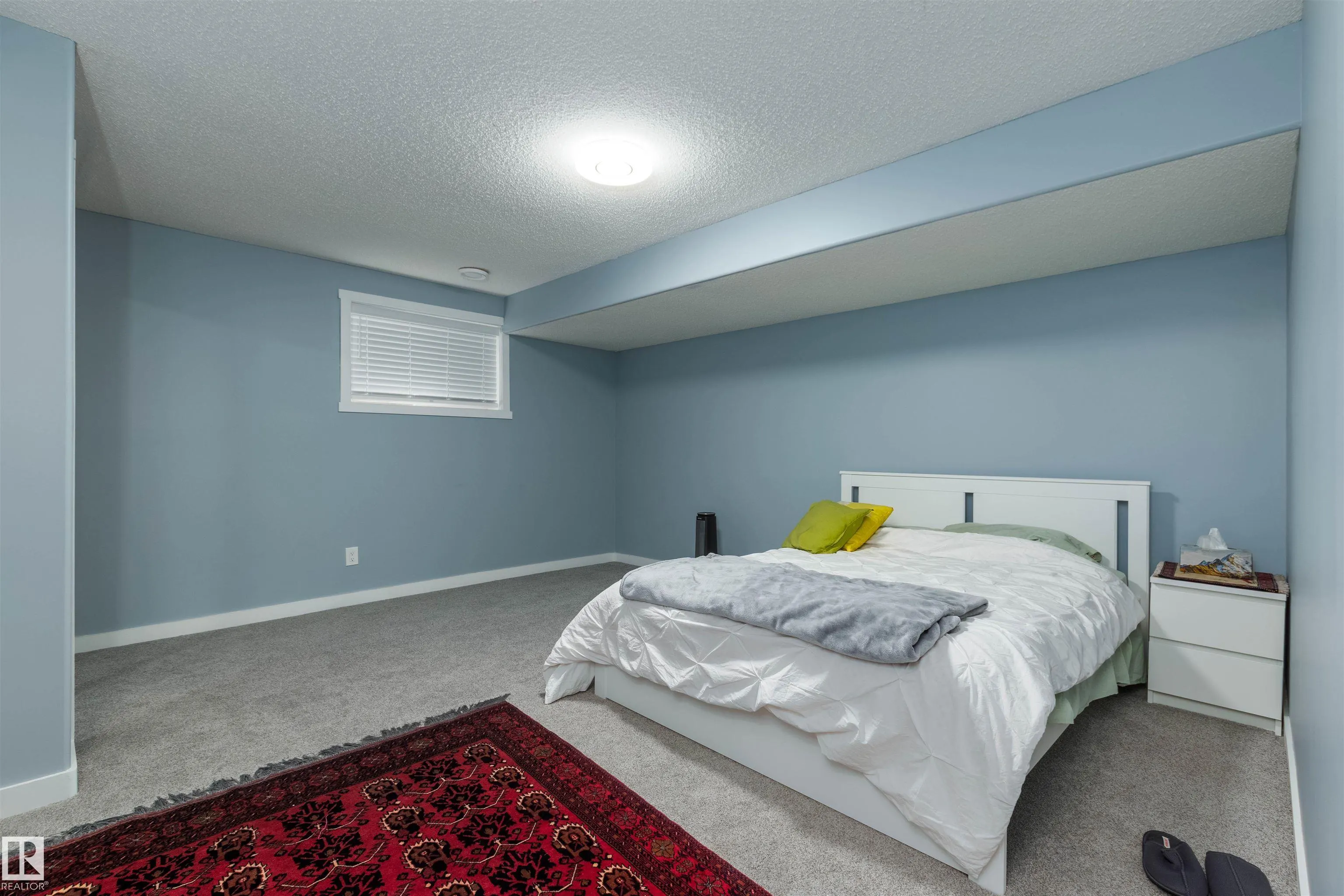 208 Rainbow Crescent