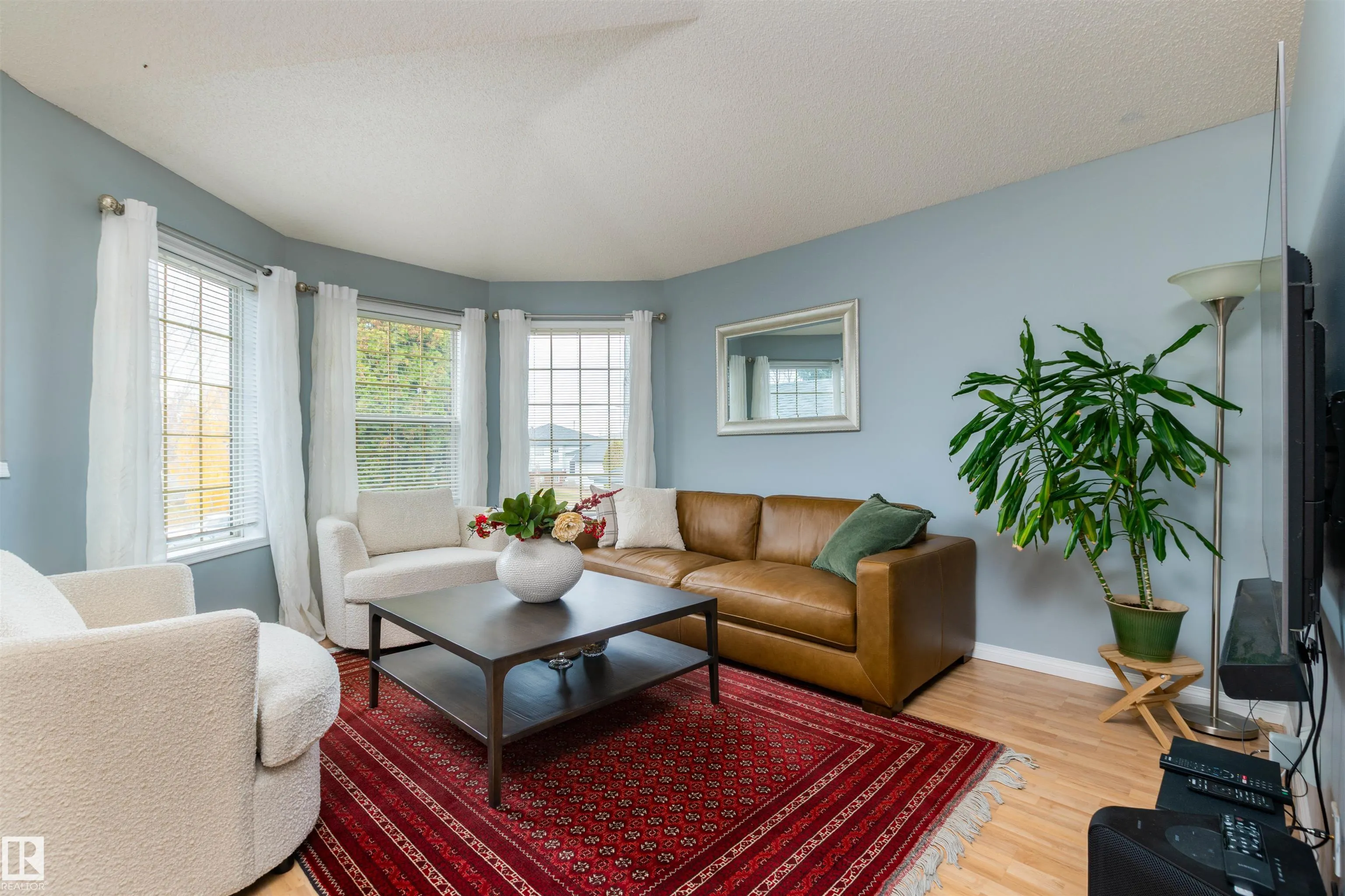 208 Rainbow Crescent
