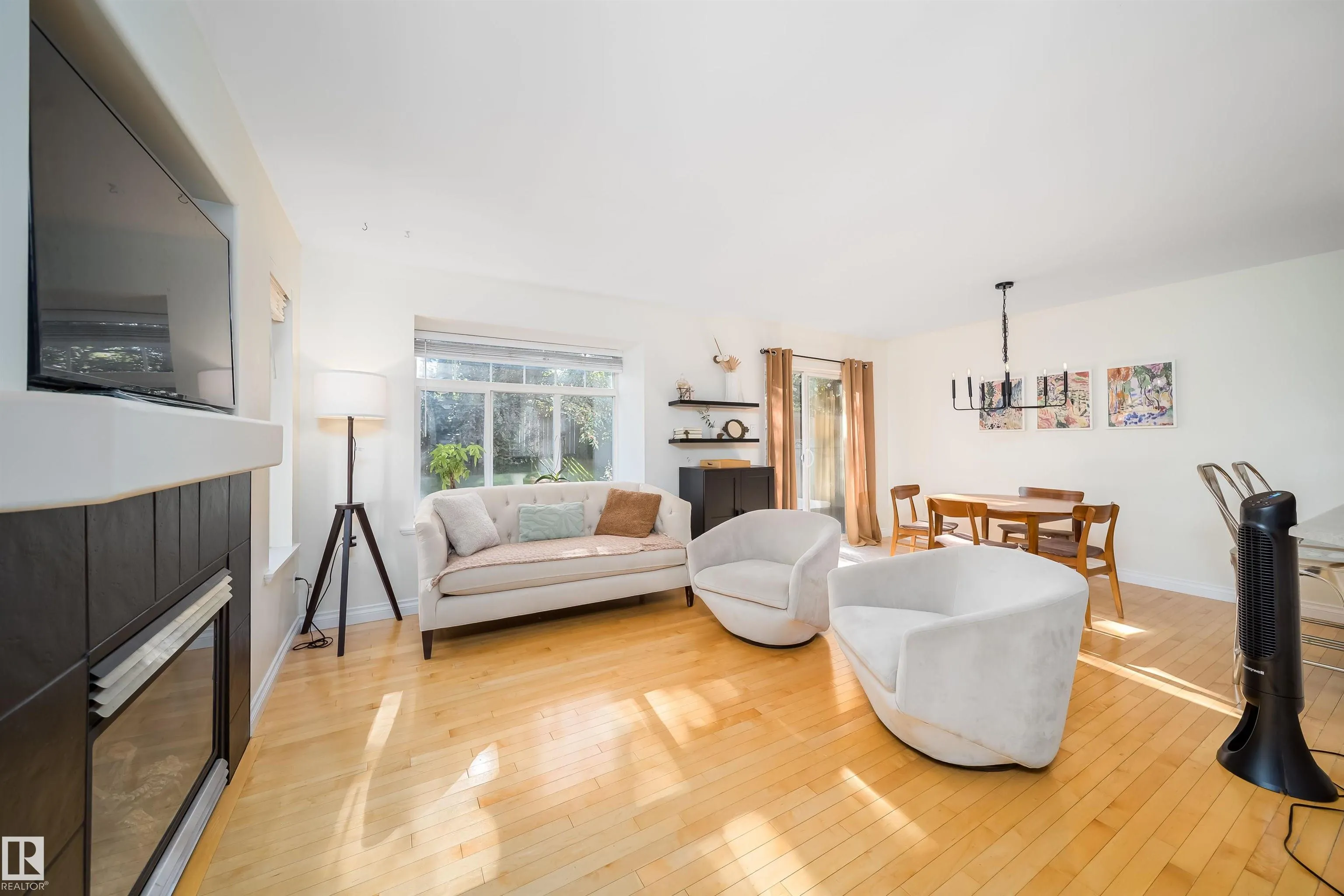 200 ERIN RIDGE Drive