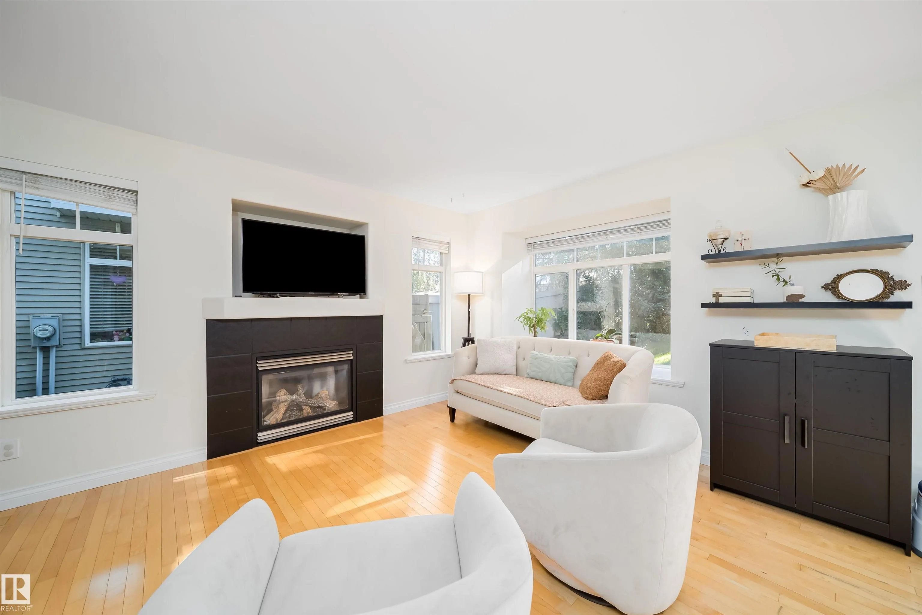 200 ERIN RIDGE Drive