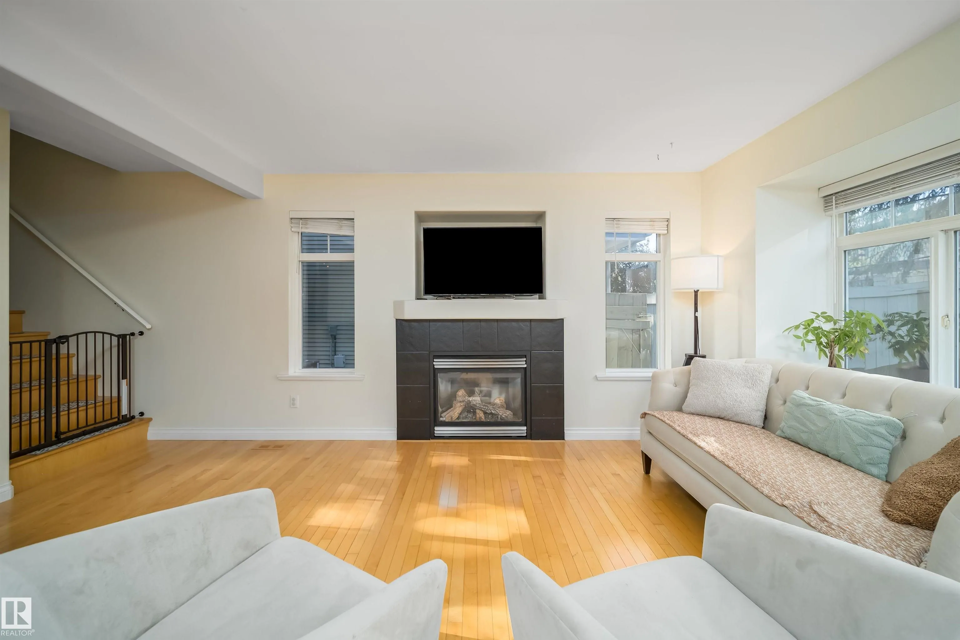 200 ERIN RIDGE Drive