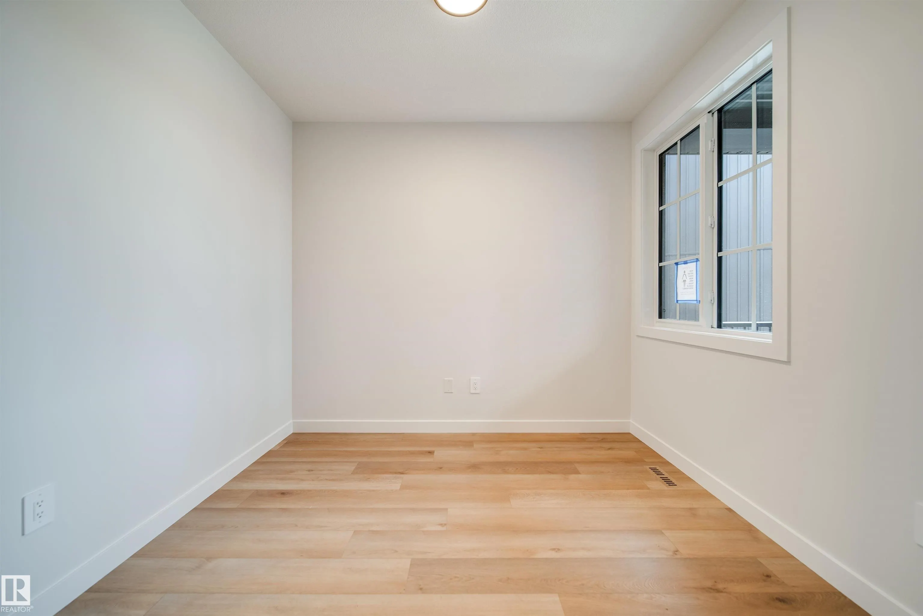 75 Chartres Close