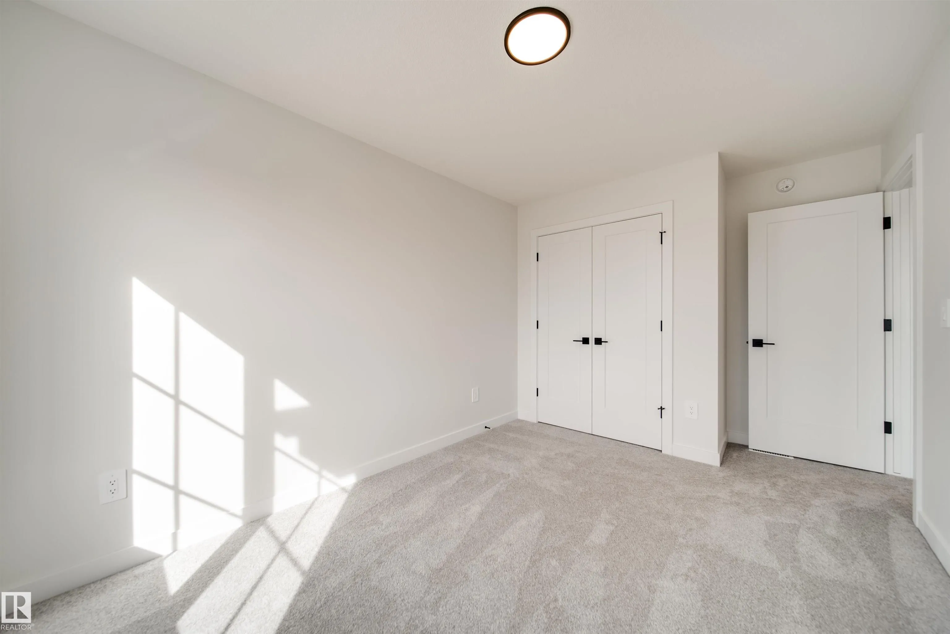75 Chartres Close
