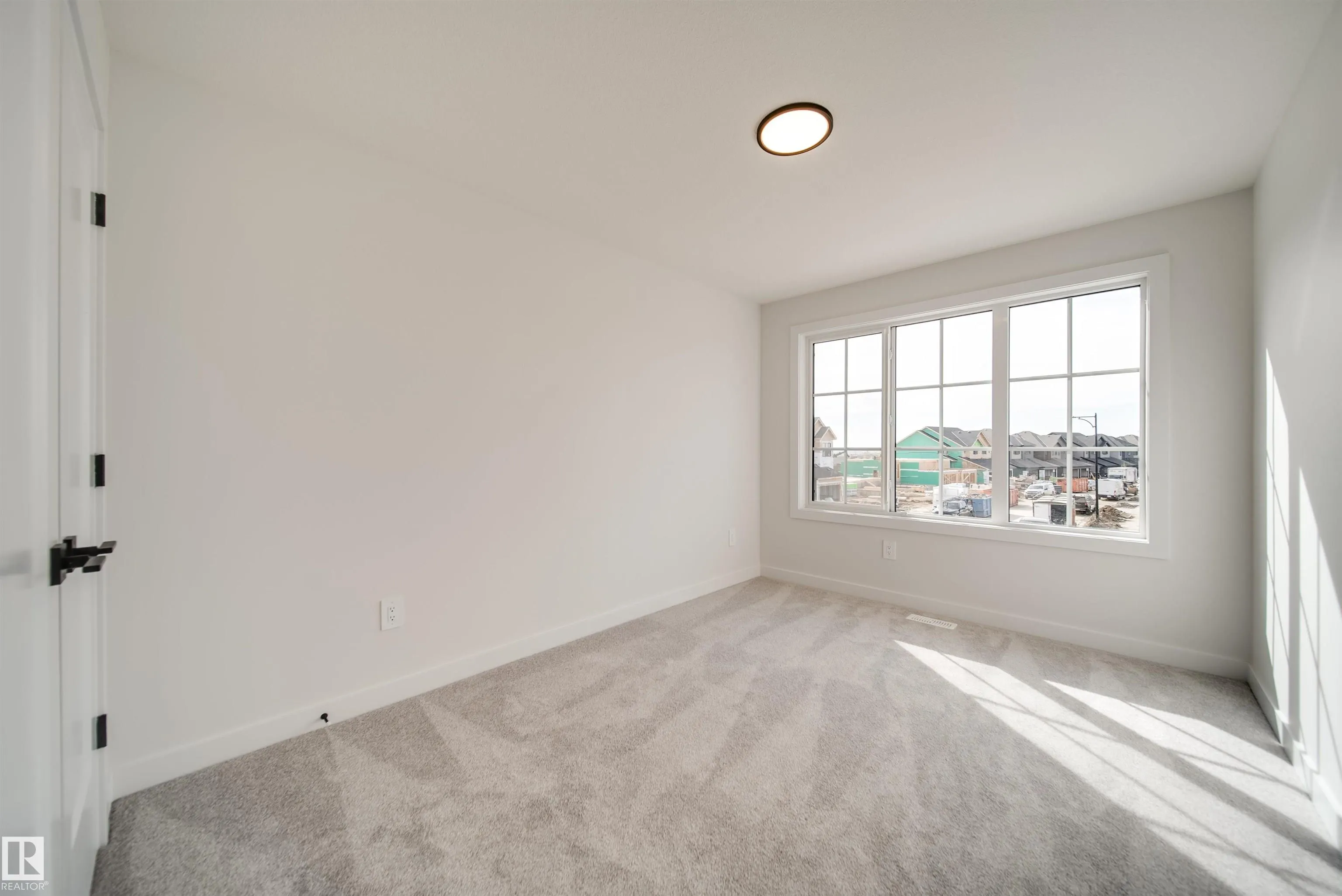 75 Chartres Close