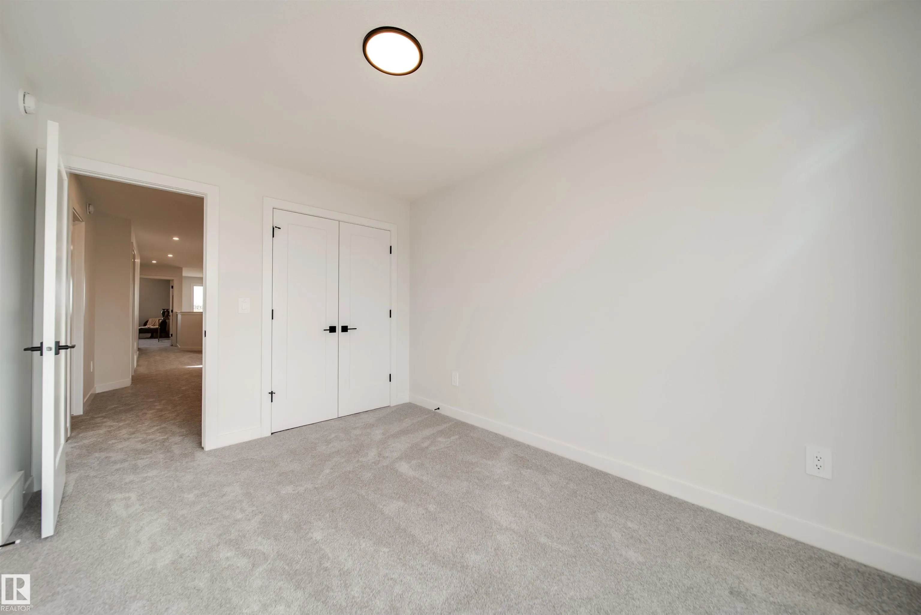 75 Chartres Close
