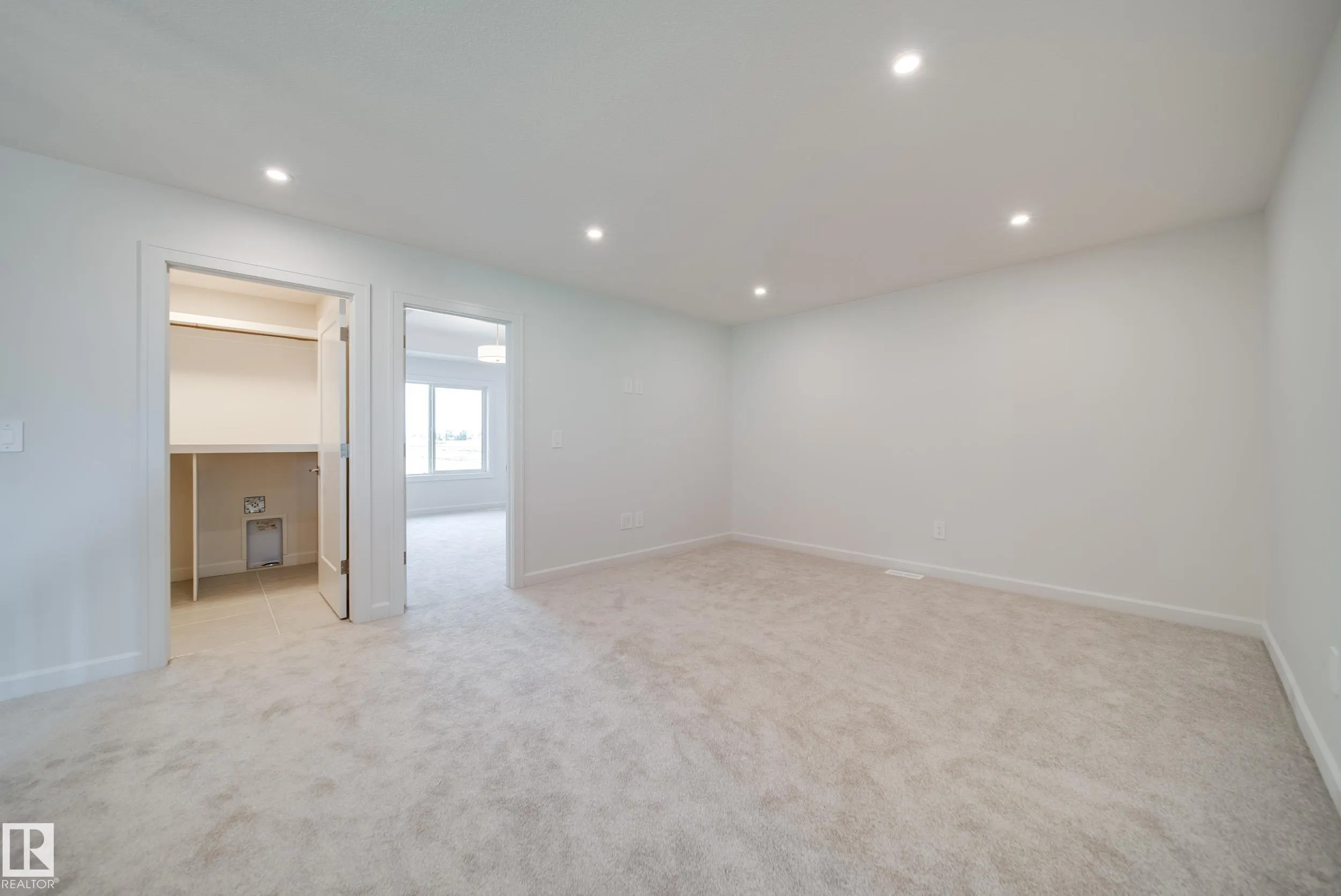 77 Chartres Close