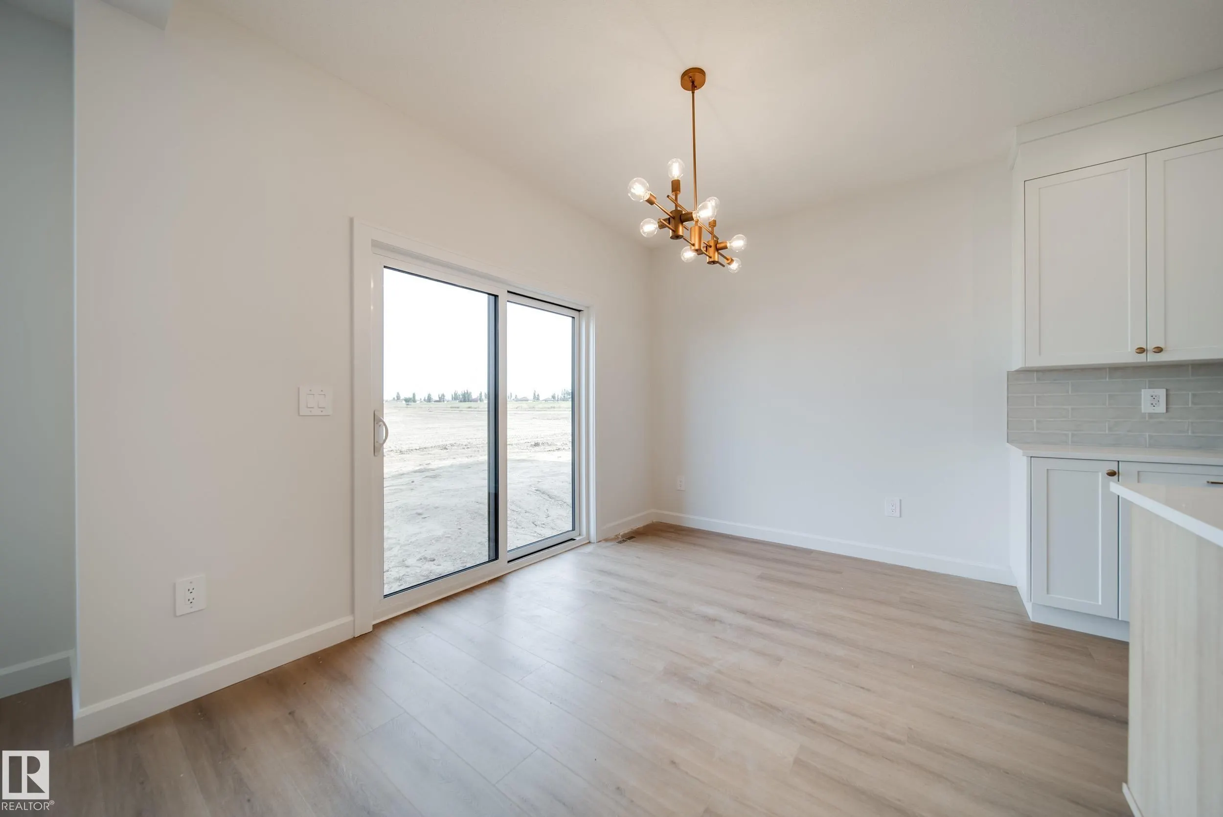 77 Chartres Close