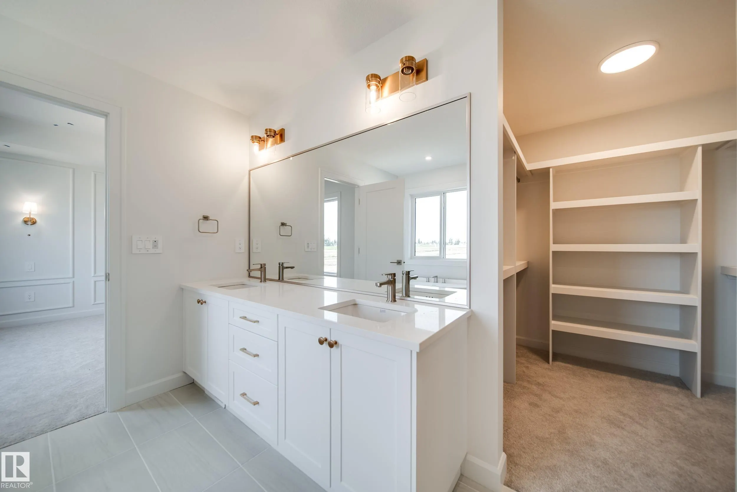 77 Chartres Close