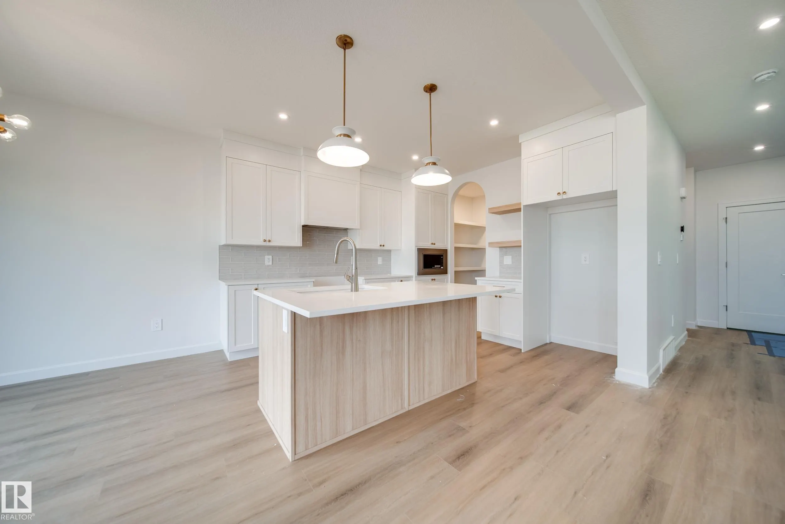 77 Chartres Close