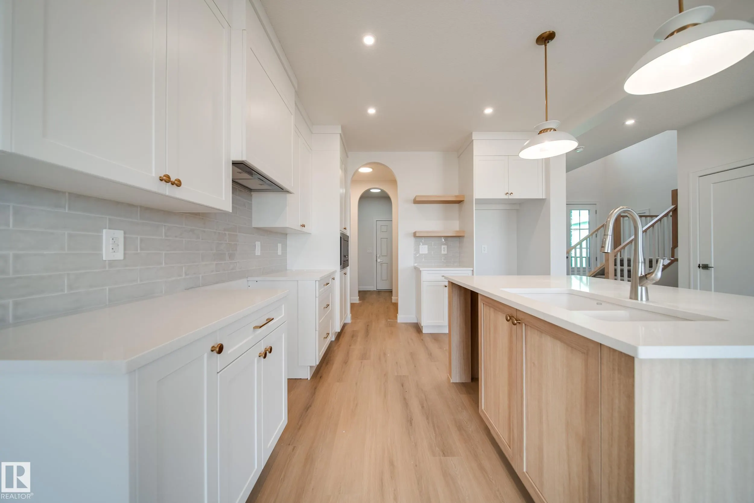 77 Chartres Close