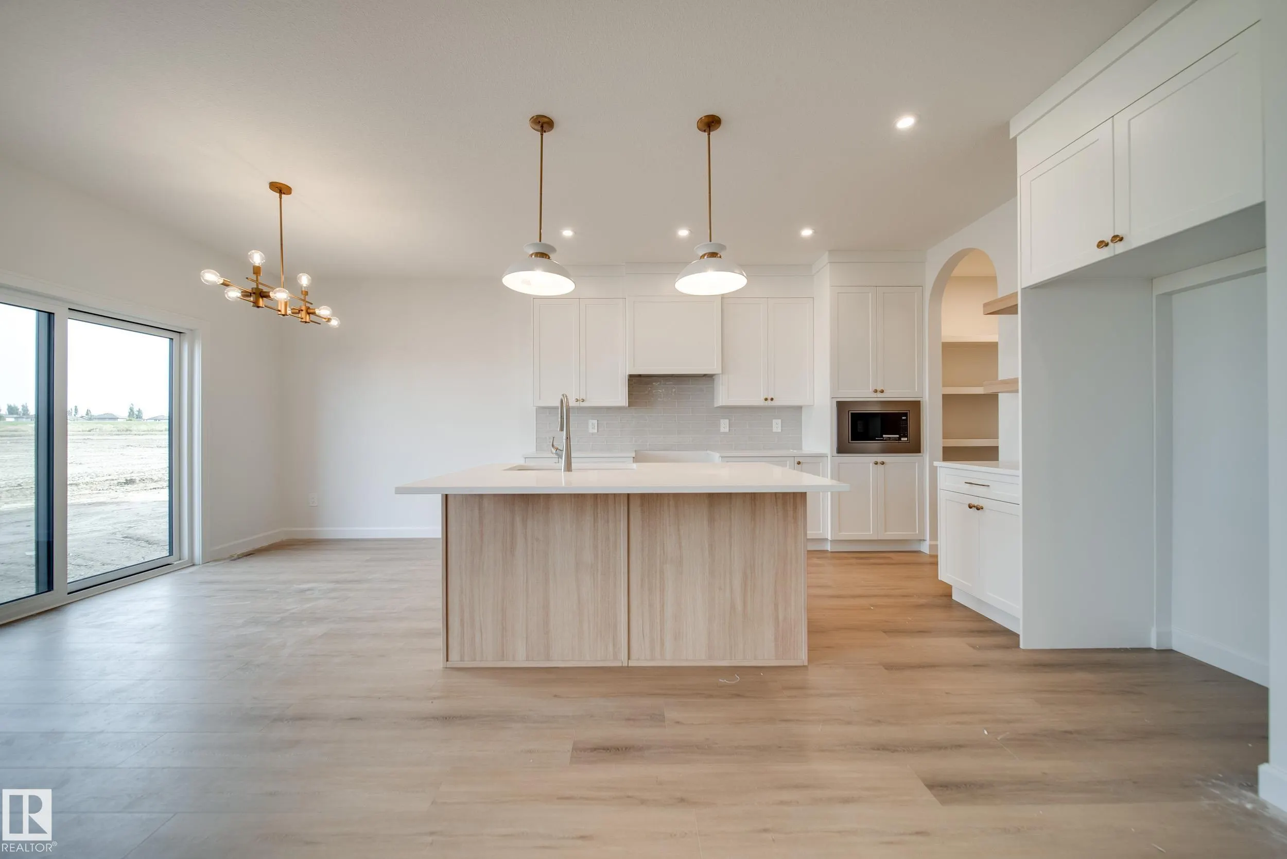 77 Chartres Close