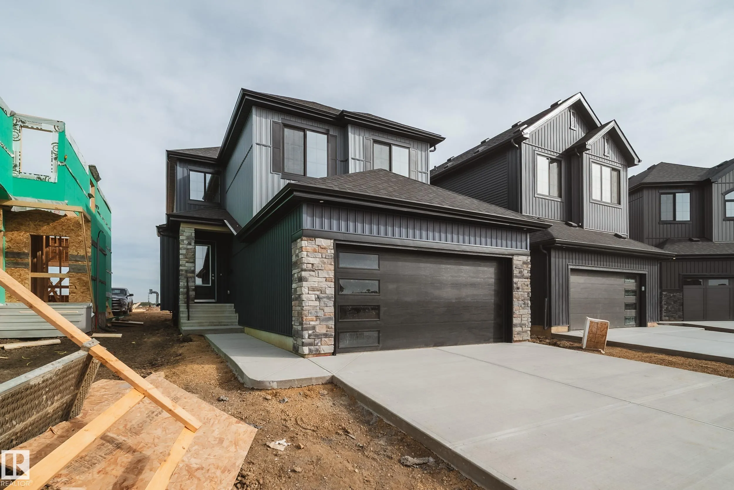 77 Chartres Close