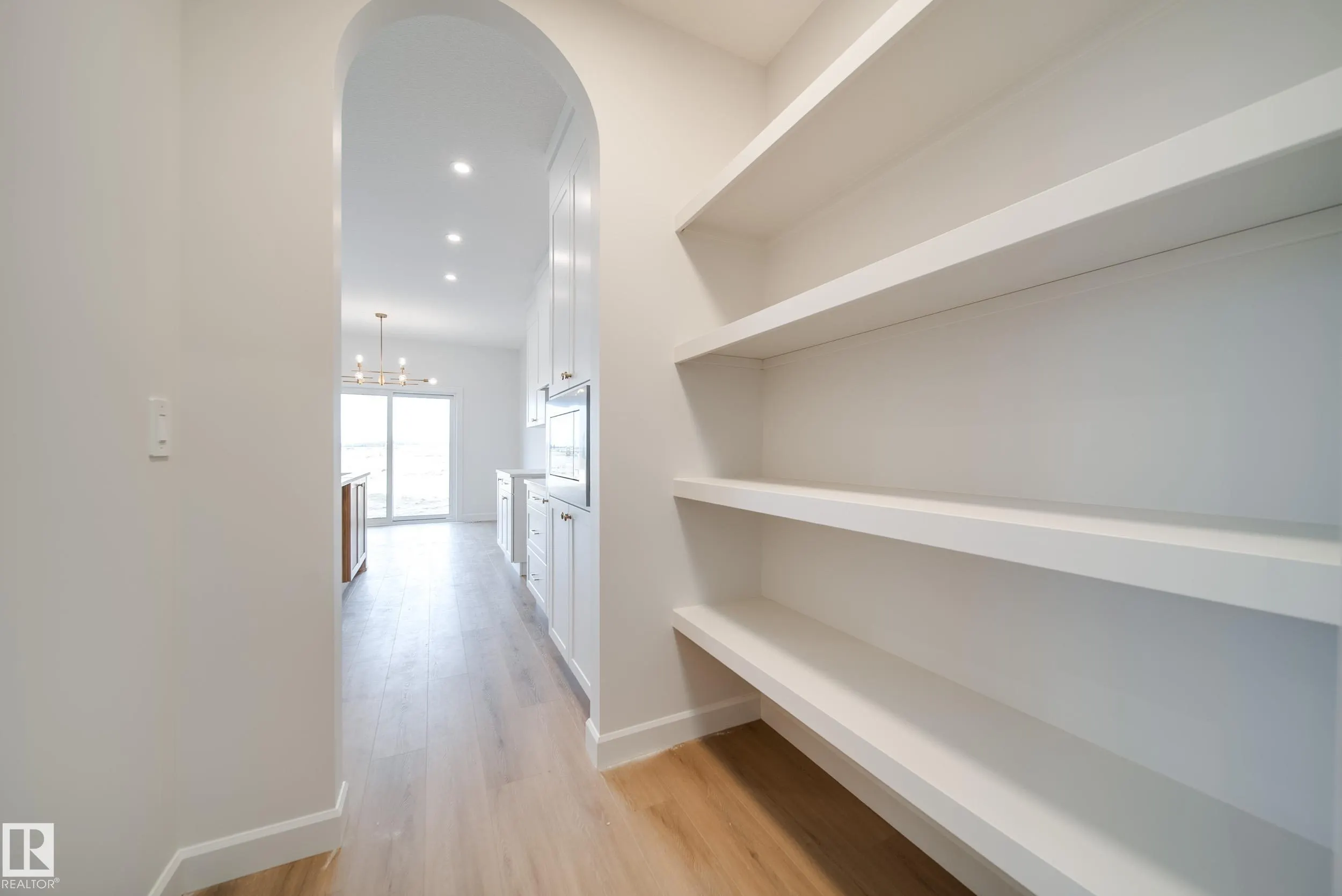 77 Chartres Close