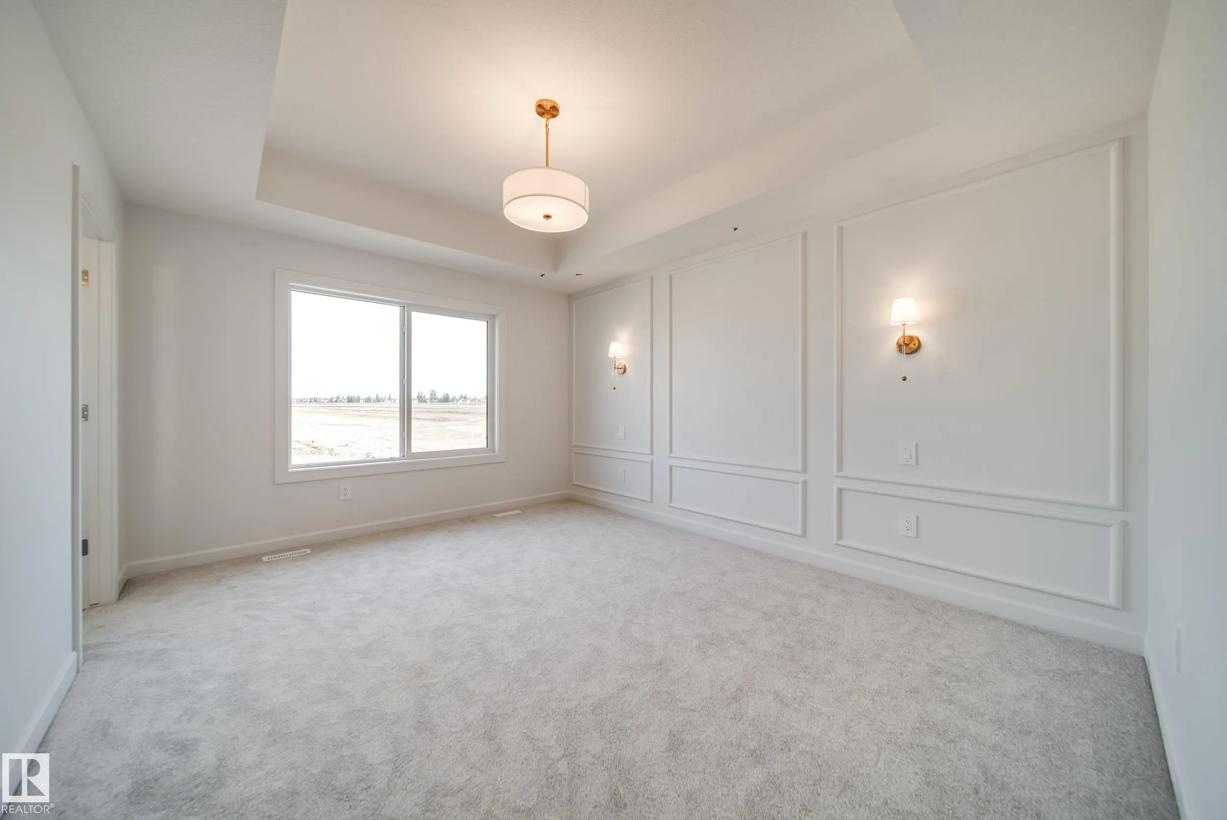 77 Chartres Close