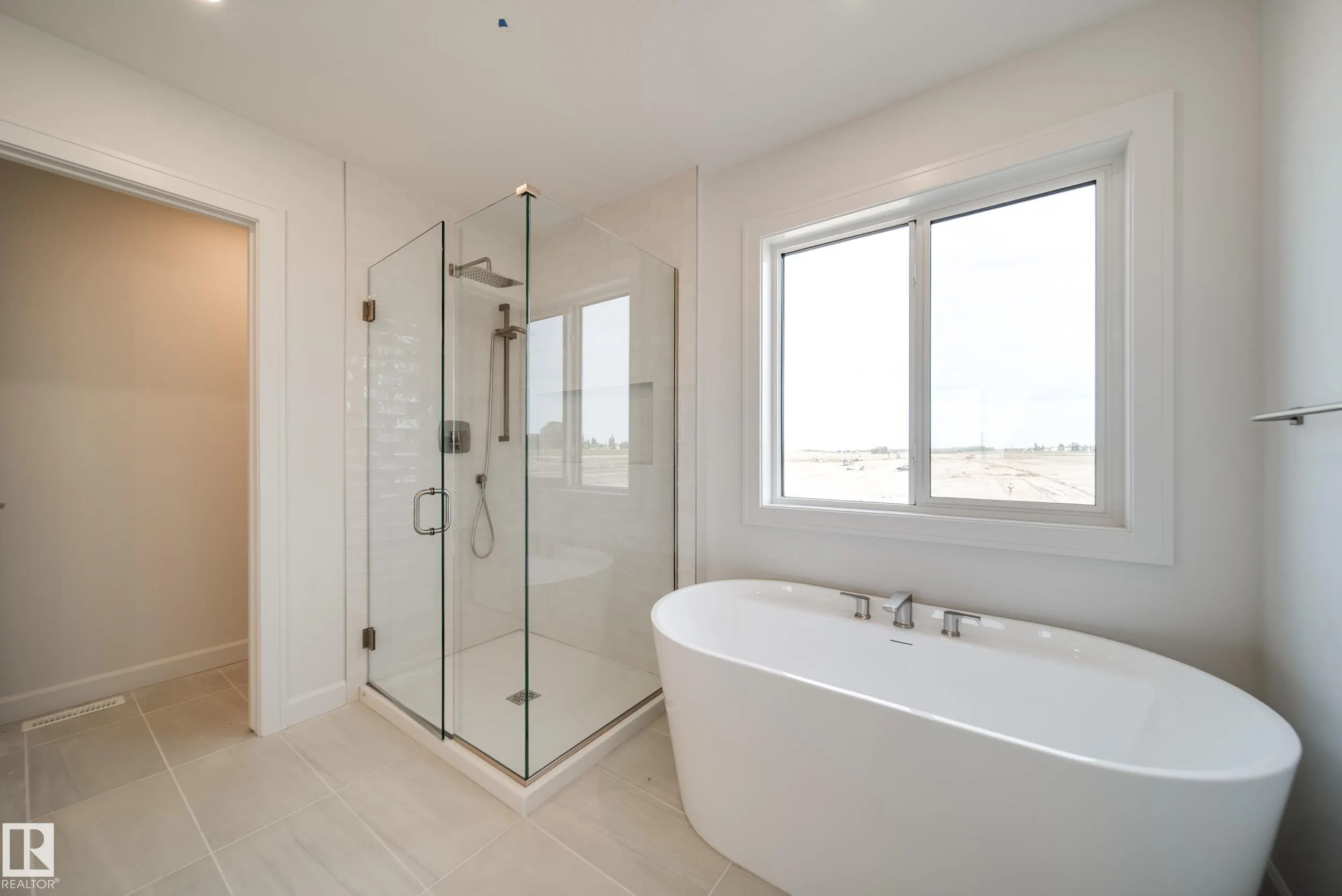 77 Chartres Close