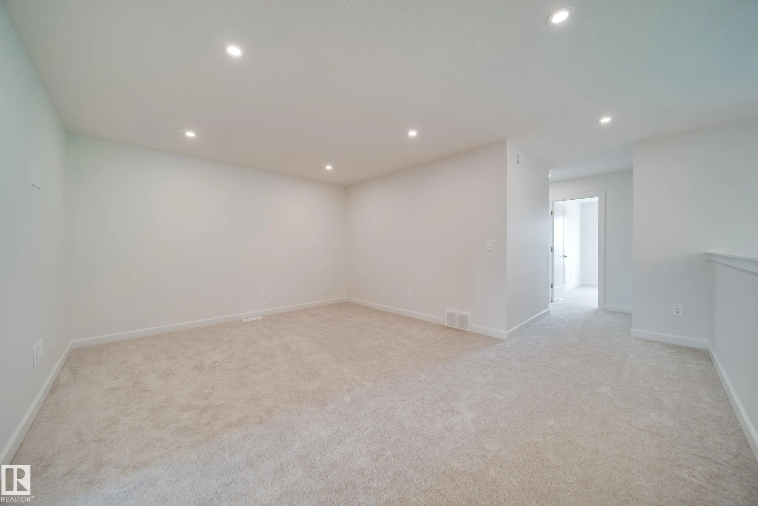 77 Chartres Close
