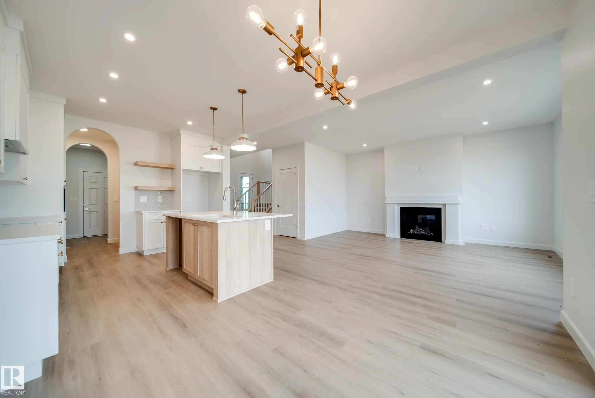 77 Chartres Close