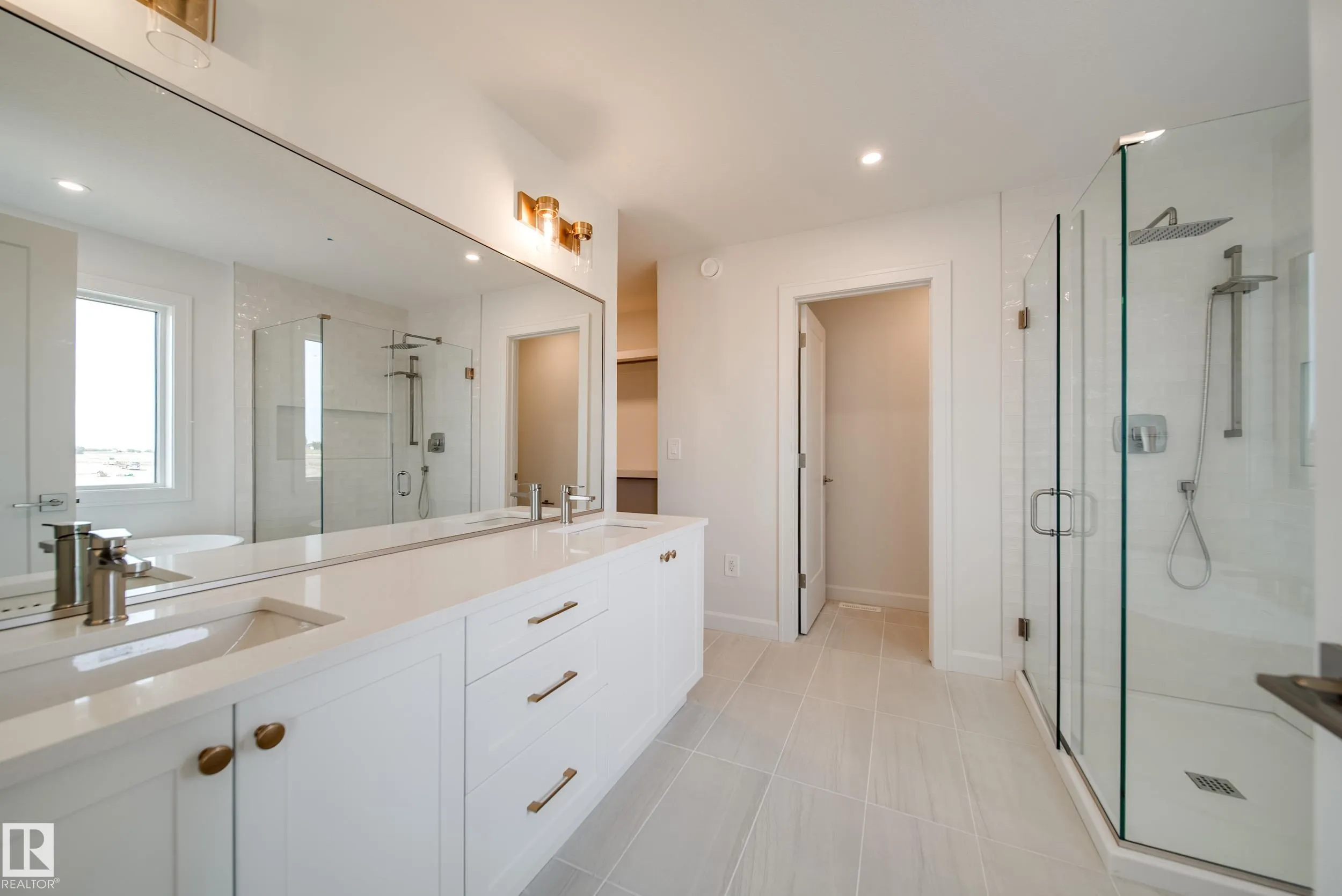 77 Chartres Close